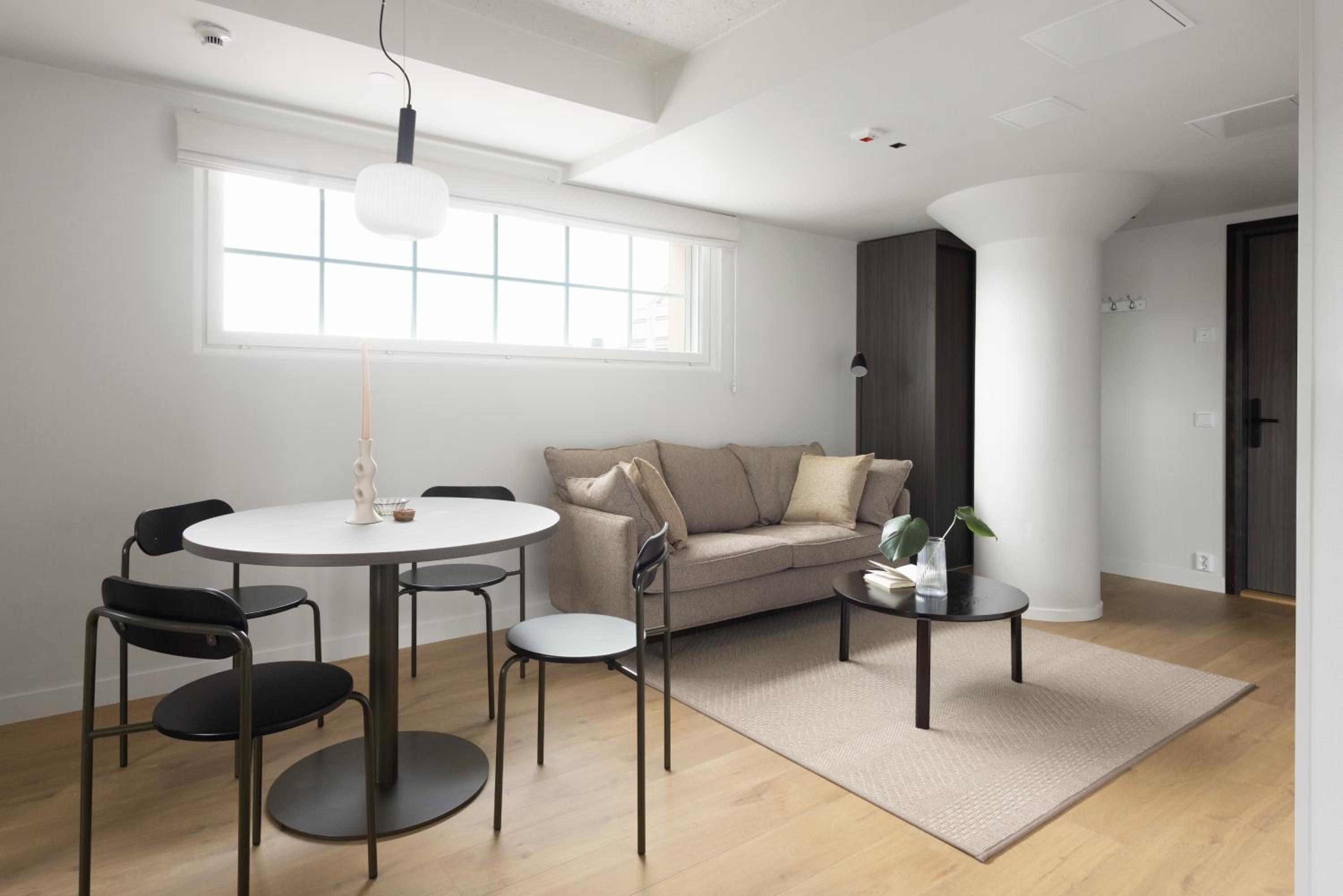 Spacious-studio with a view - Photo 8