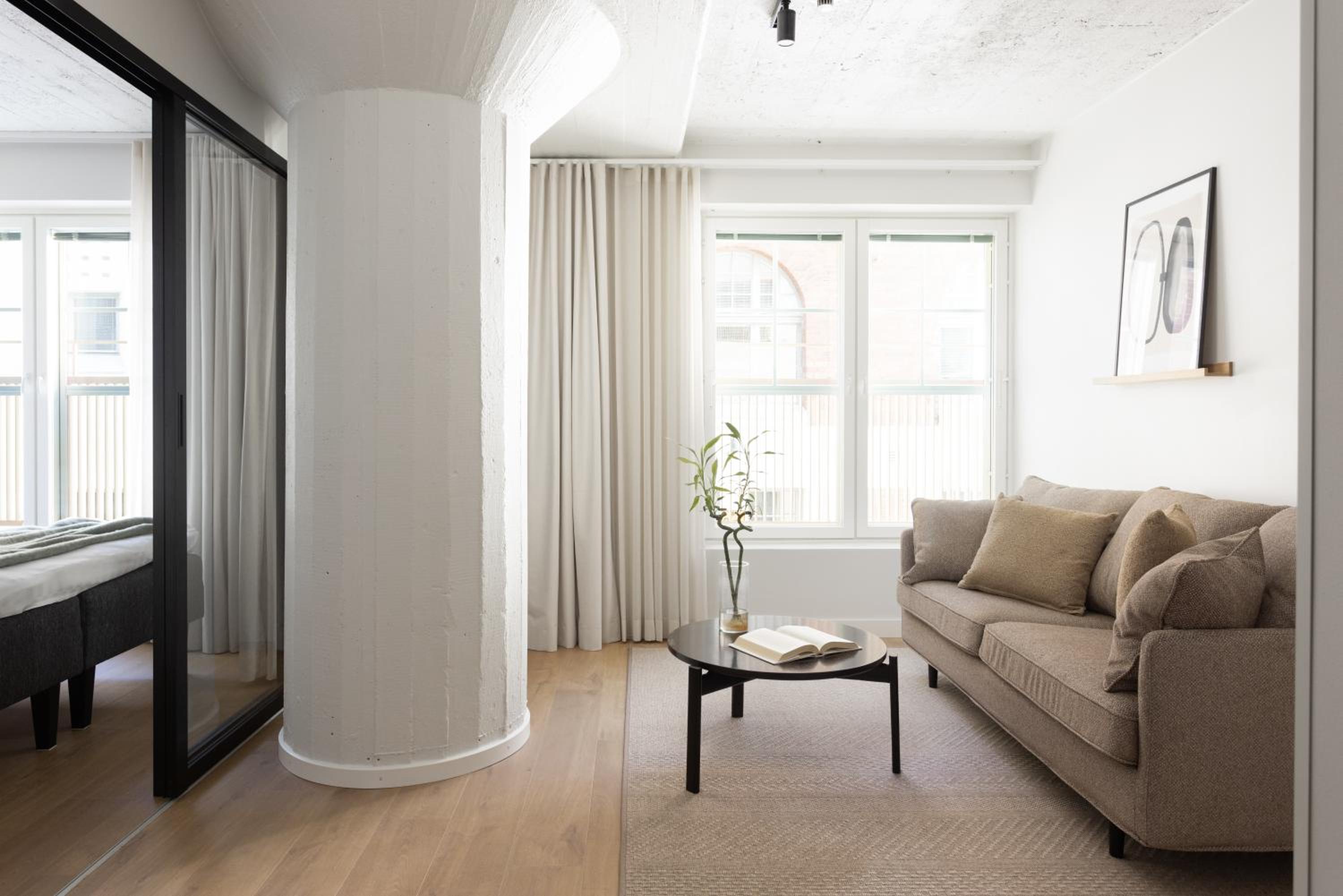 Spacious-studio upper floor - Photo 4