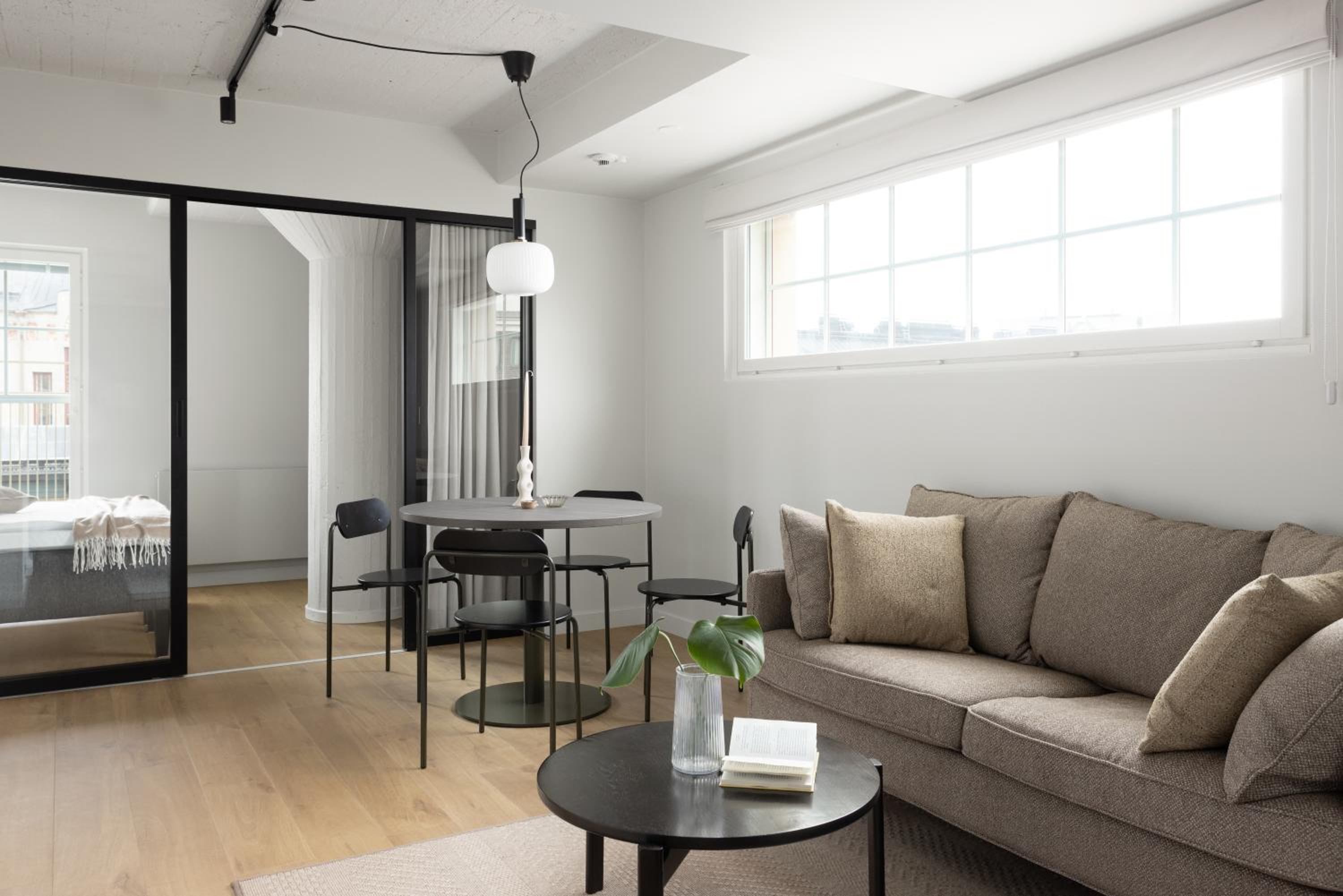 Spacious-studio with a view - Photo 7