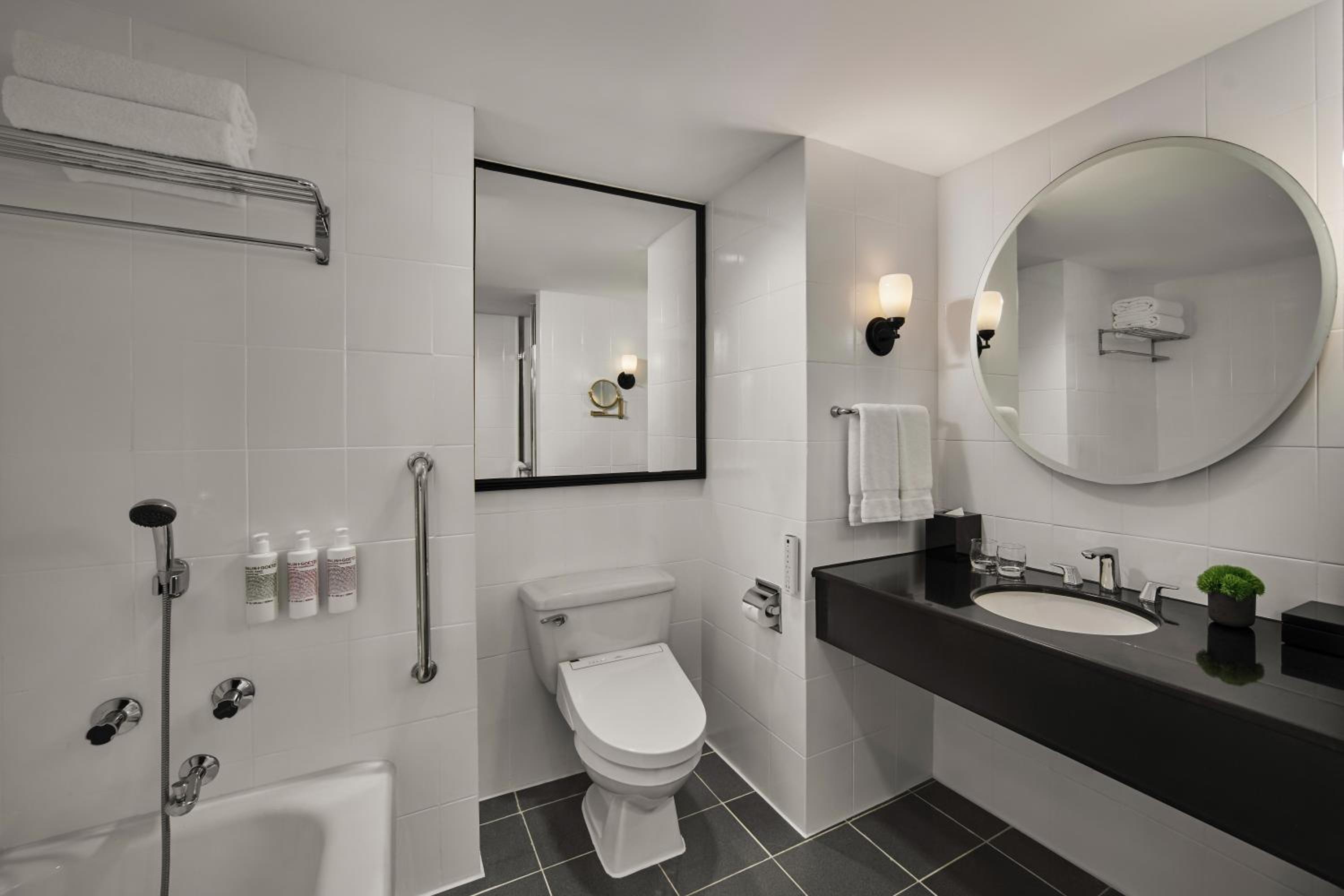 Deluxe Suite photo 2