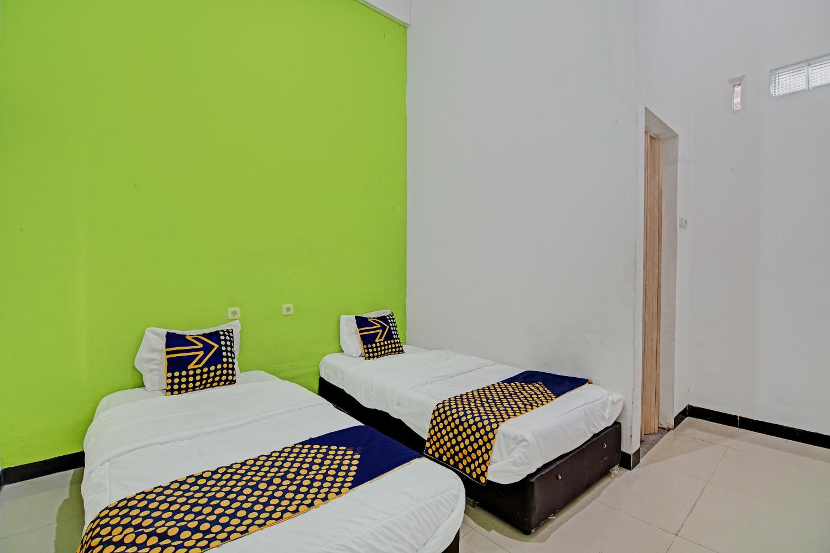 Economy Twin Room photo 3