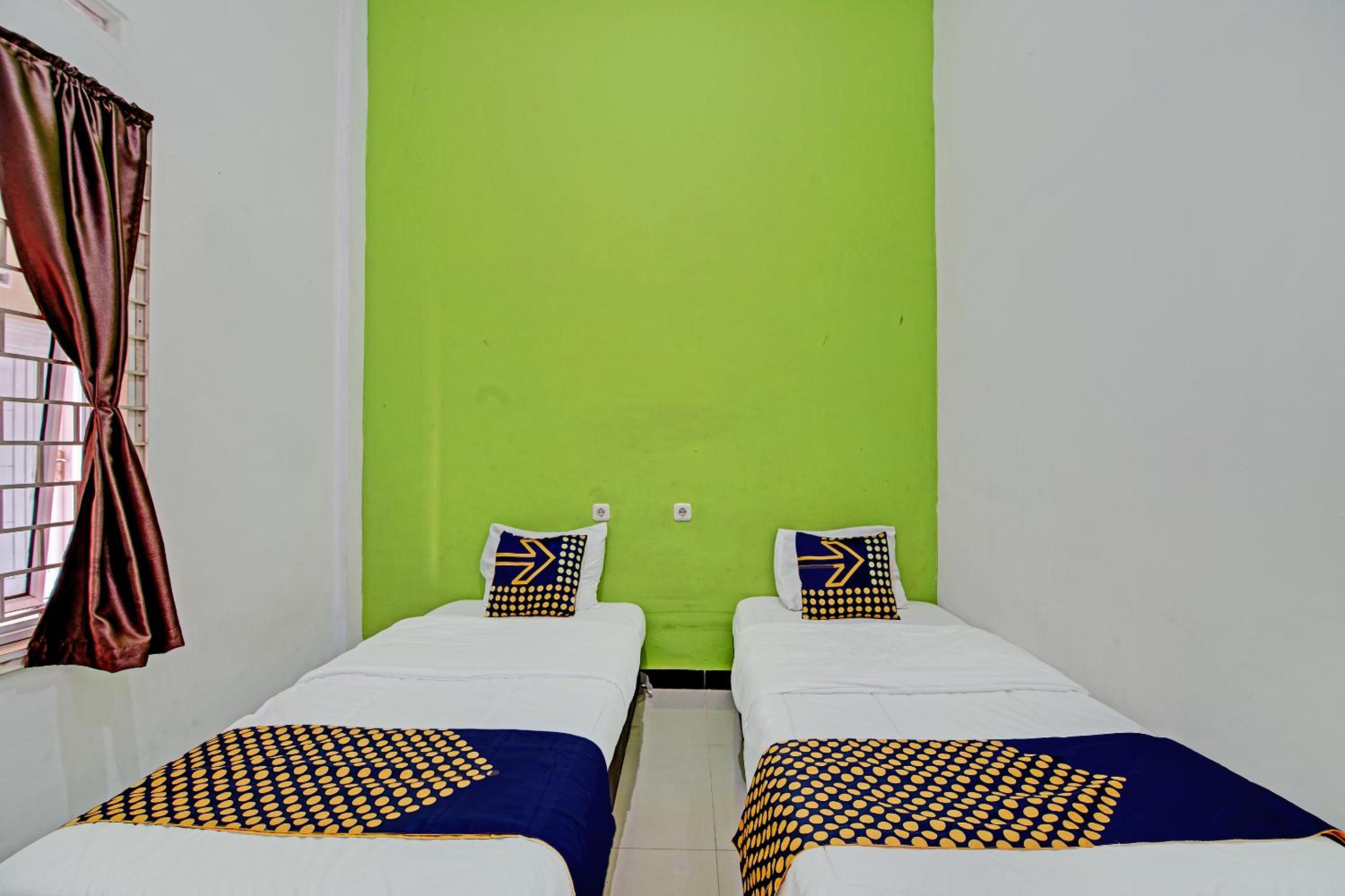 Economy Twin Room photo 1