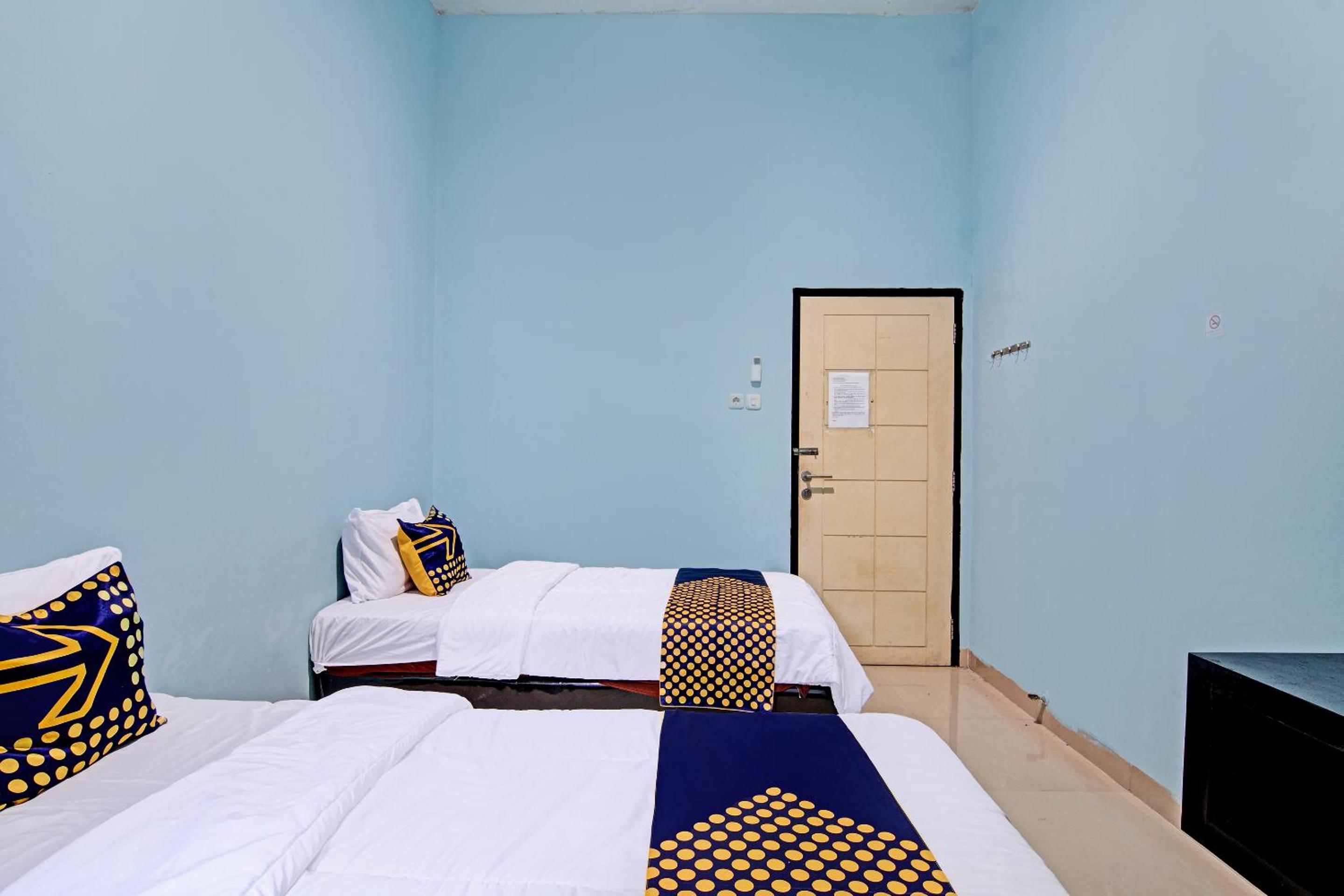 Small Twin Room photo 1