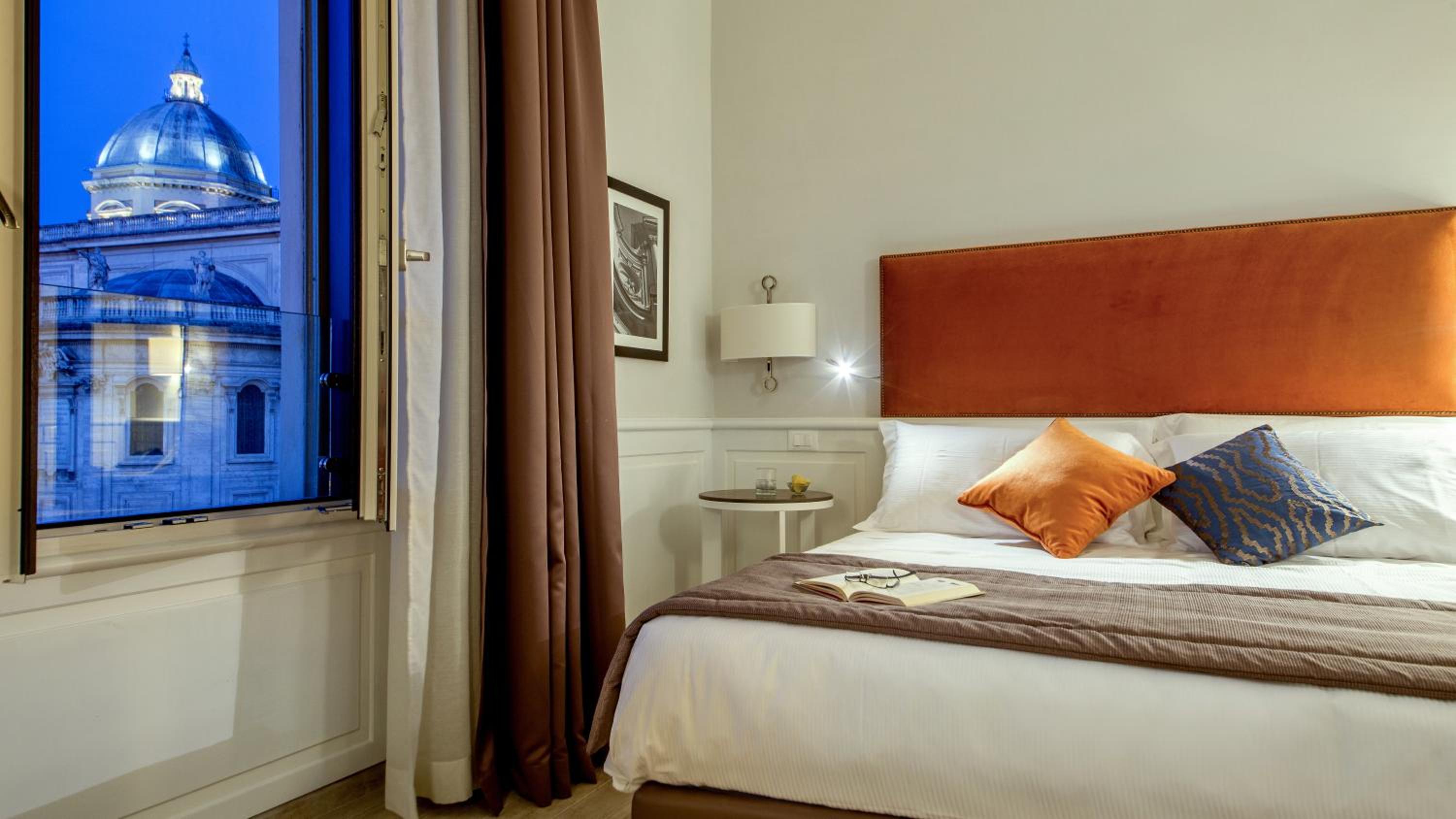 Double or Twin Room with City View photo 3