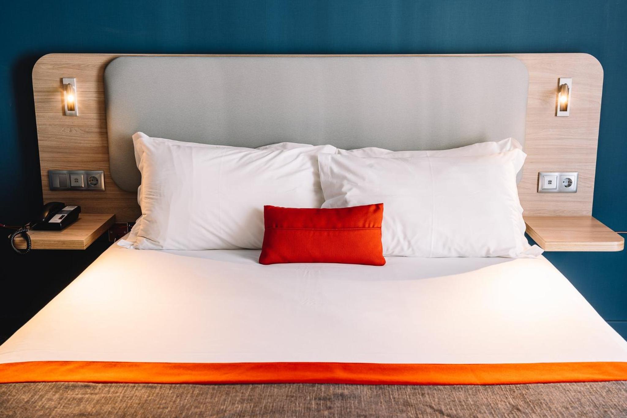 Standard Double Room with Free Breakfast thumbnail 5