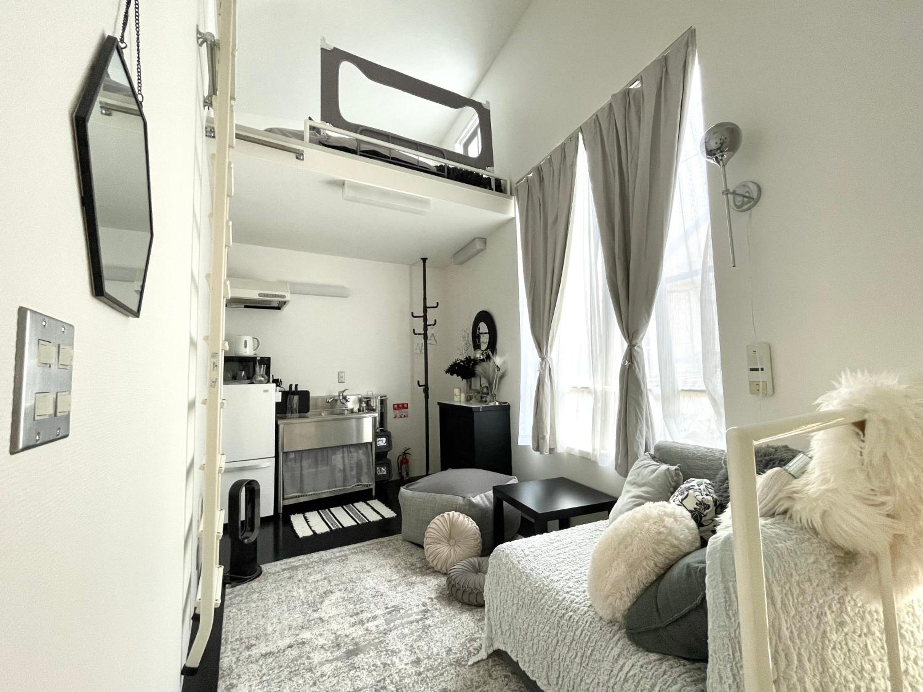 One-Bedroom Apartment photo 1