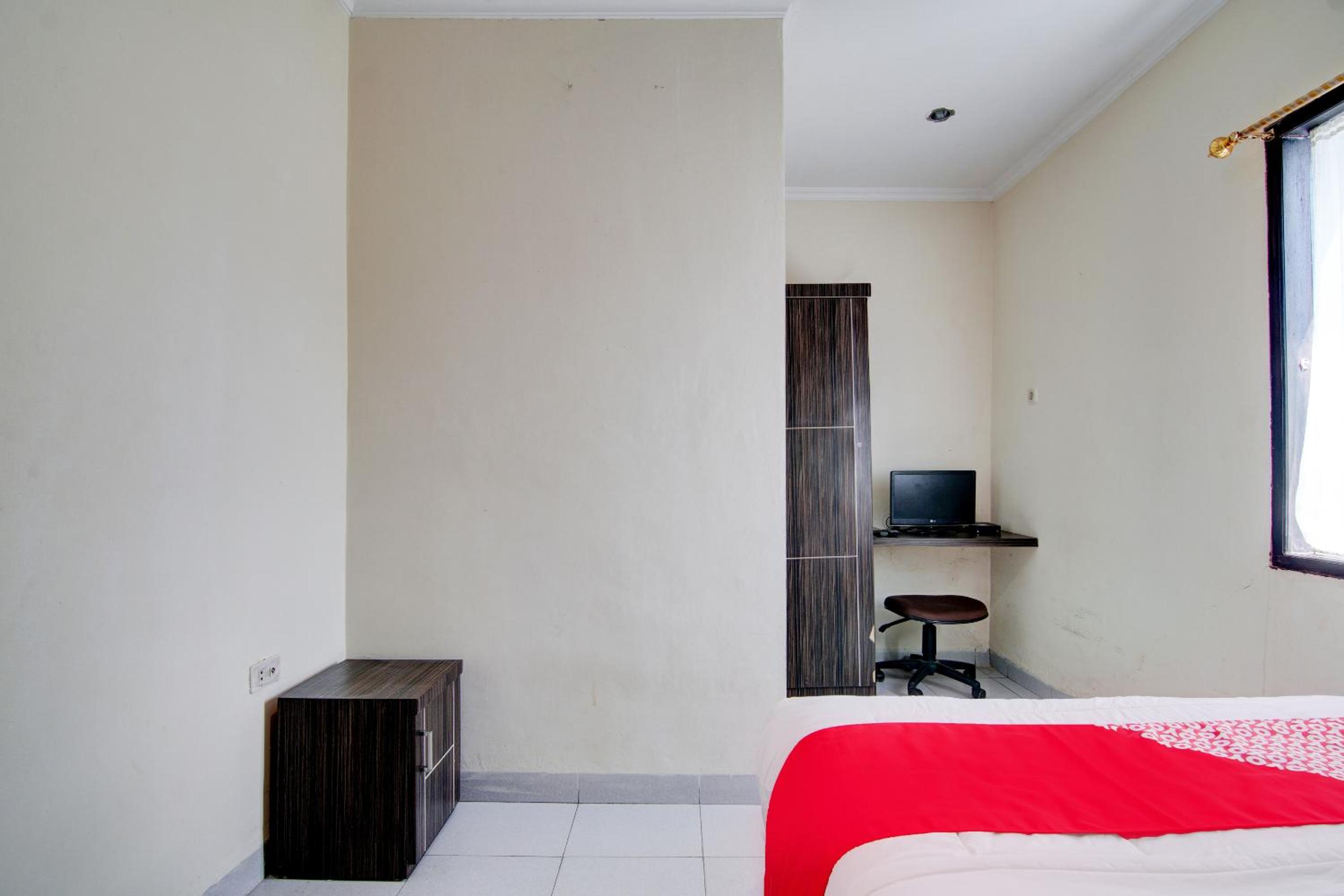 Standard Double Room - Photo 9
