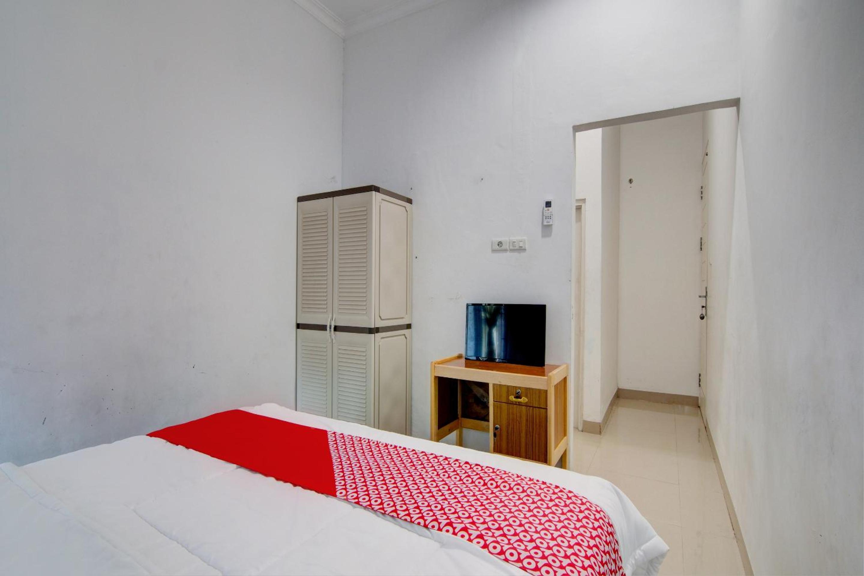 Standard Double Room - Photo 11