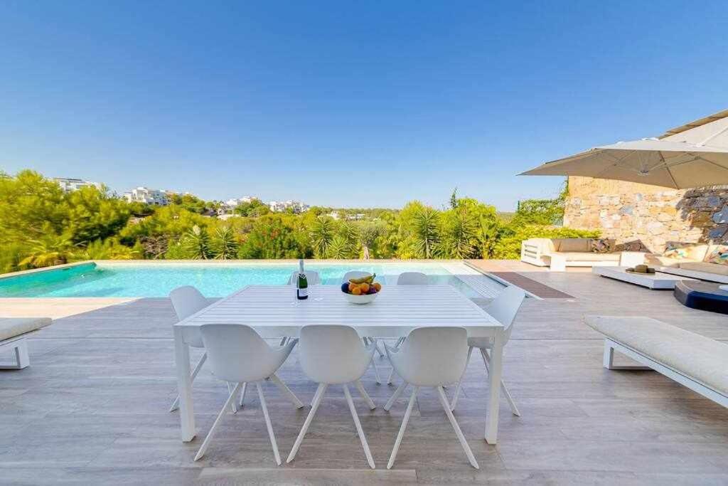 Three-Bedroom Villa photo 2
