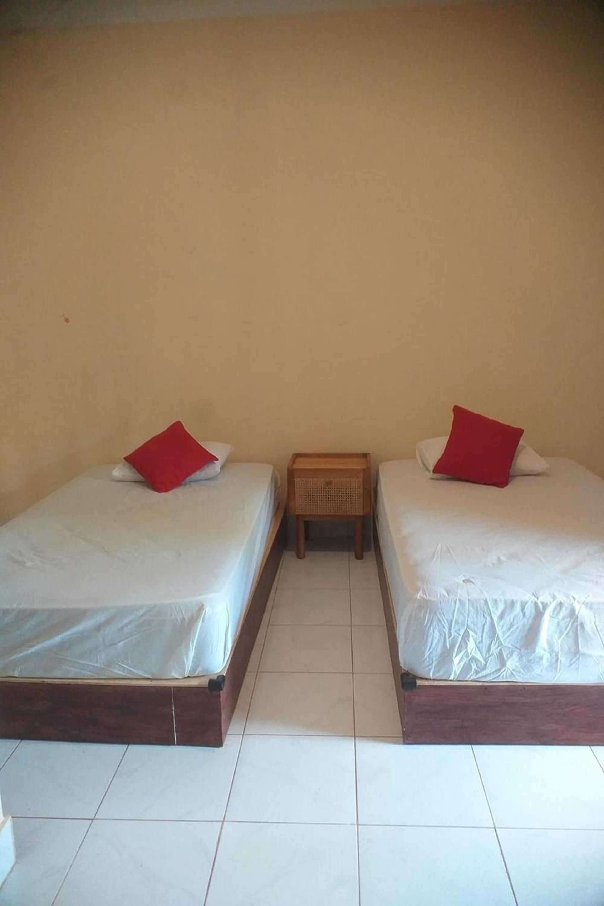 Standard Twin Room - Photo 1