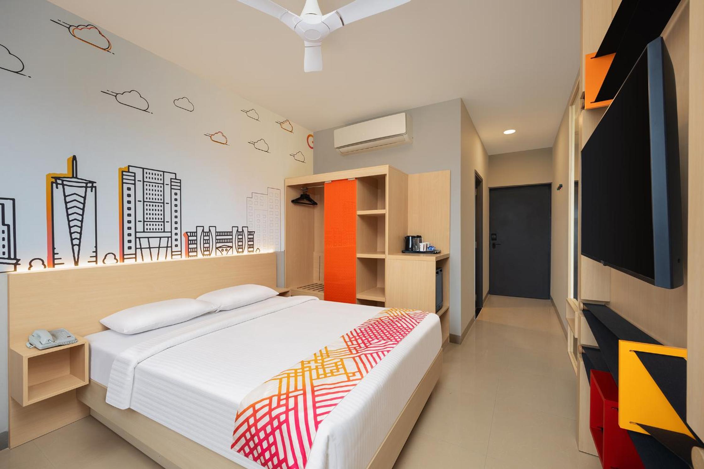 Luxe Queen Room  - Photo 6