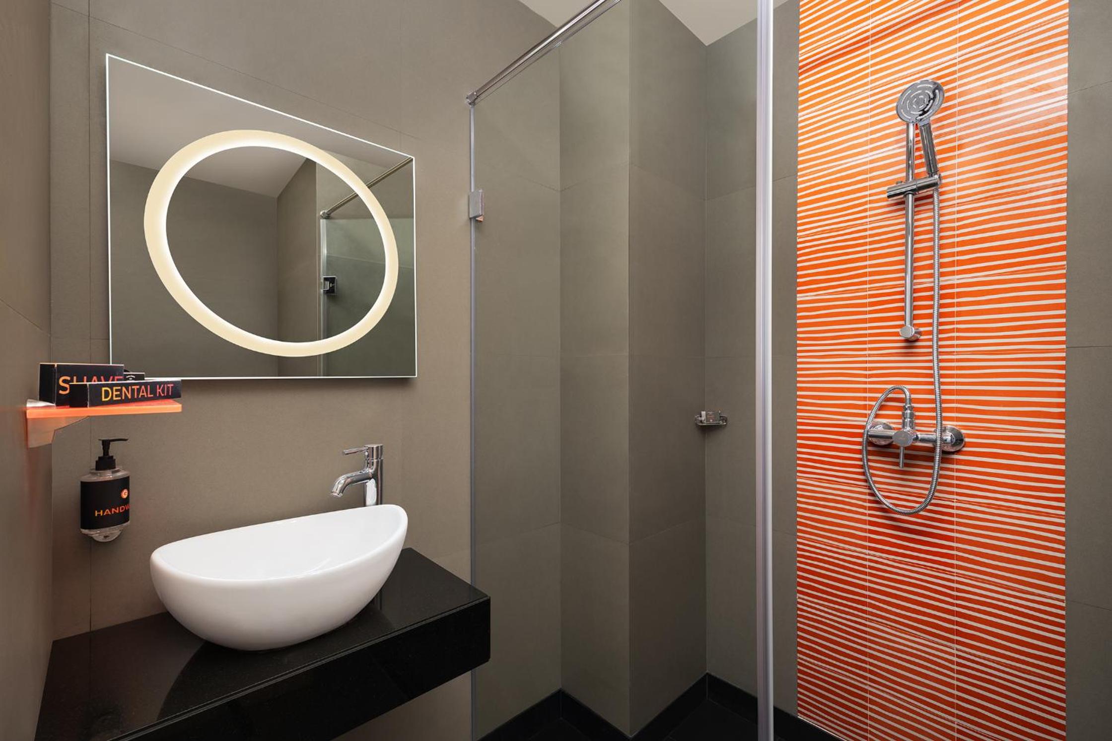 Luxe Queen Room  - Photo 2