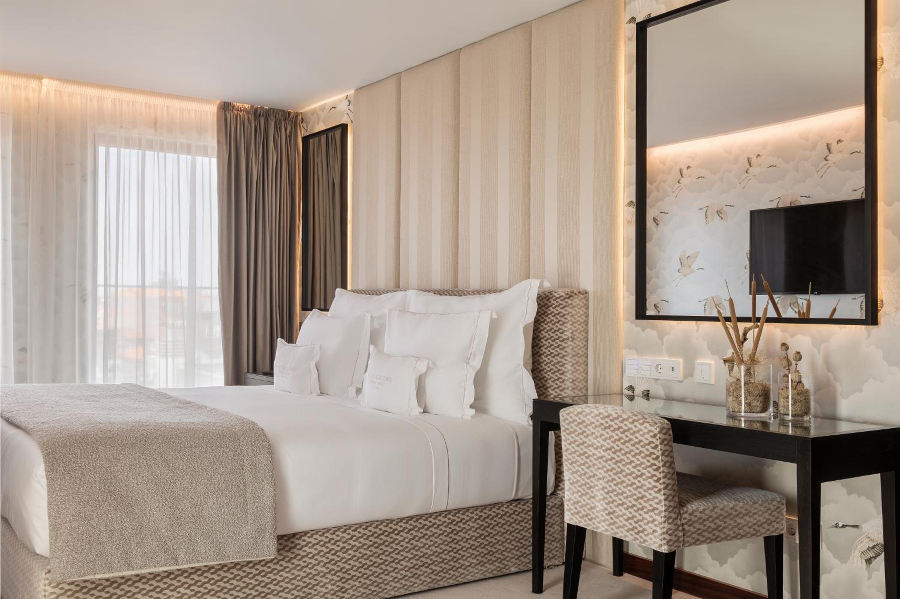 Deluxe Junior Suite - Photo 8