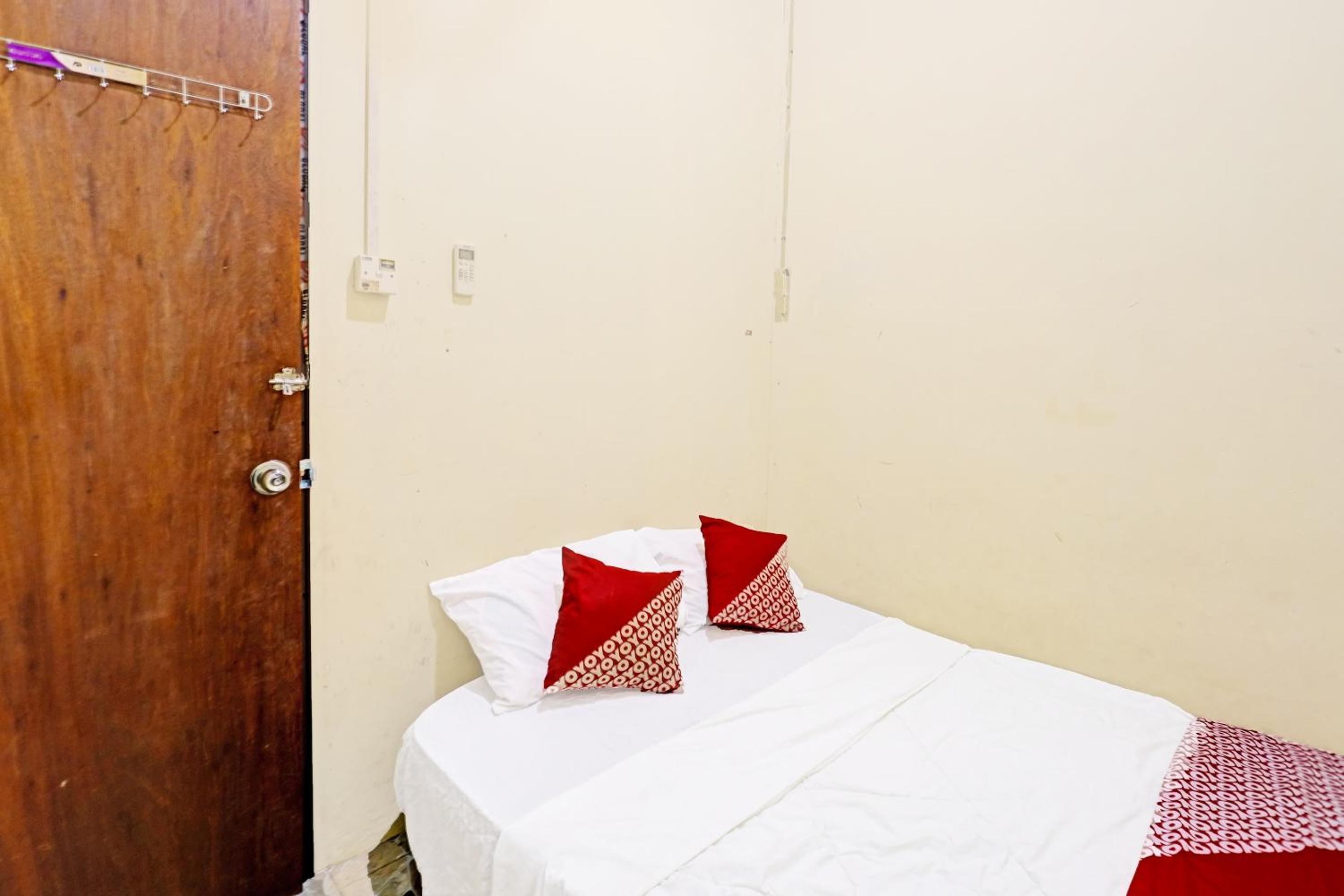 Budget Double Room photo 3