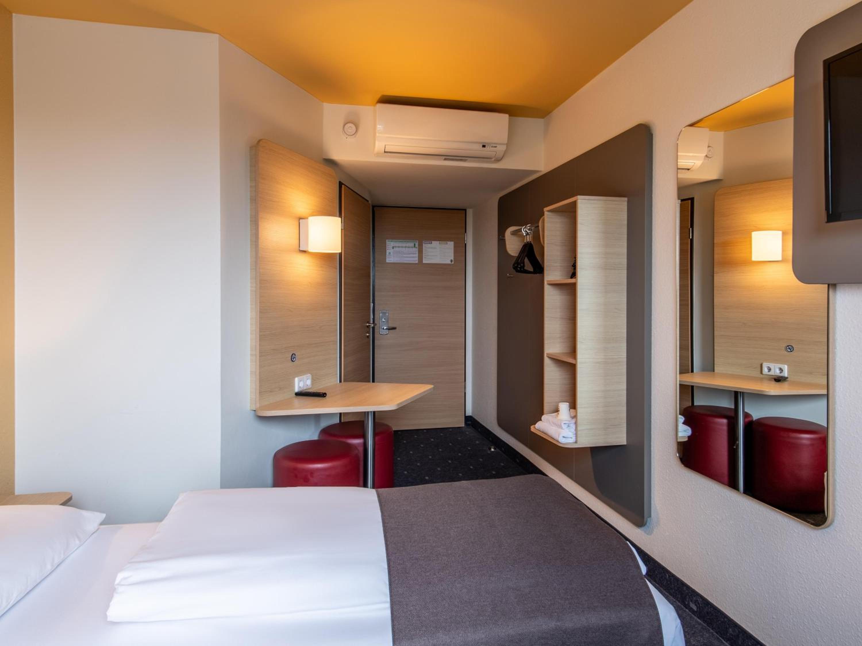 Twin Room - Photo 3