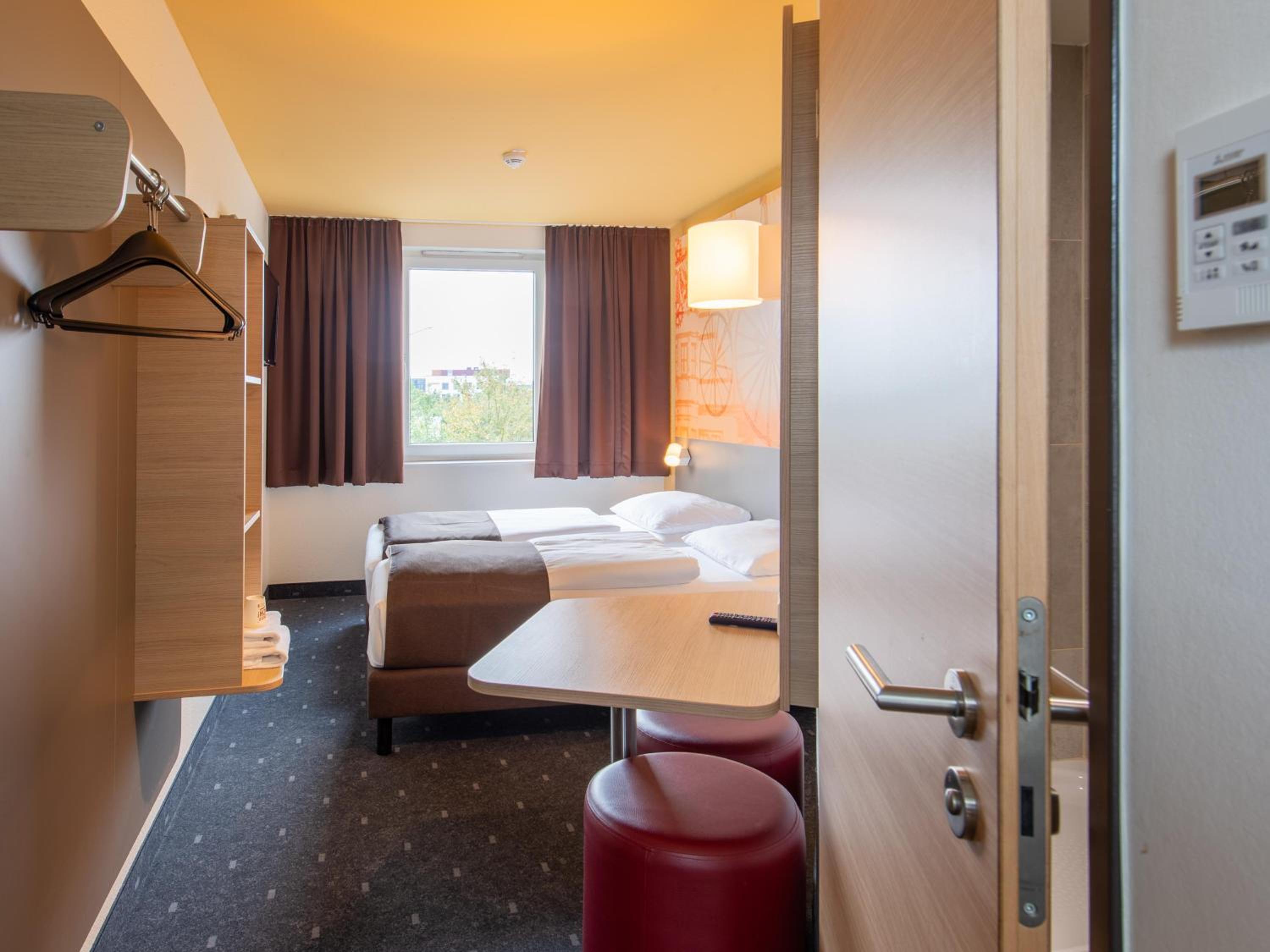 Twin Room - Photo 5