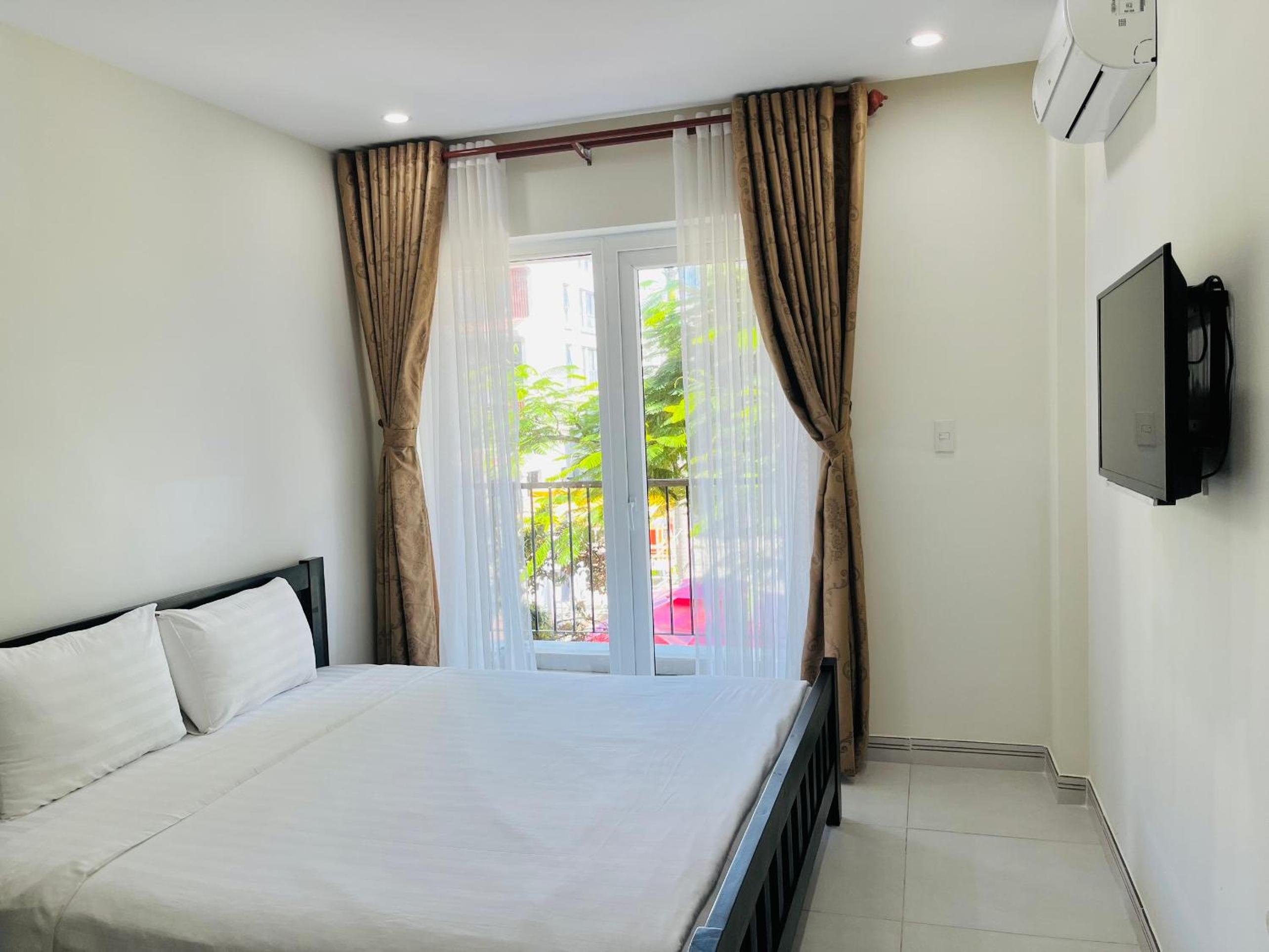 One-Bedroom Apartment - Photo 12