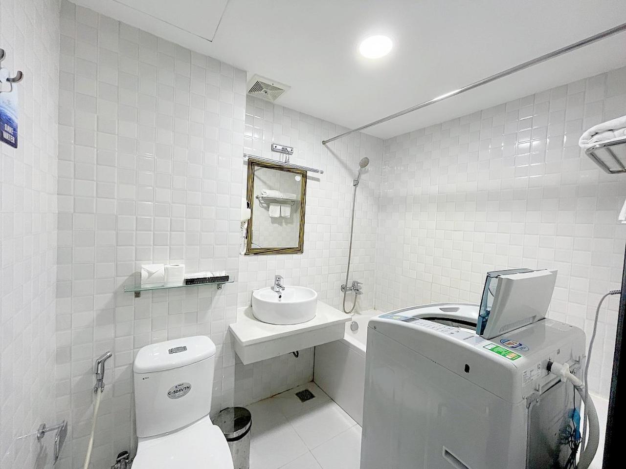 One-Bedroom Apartment - Photo 2