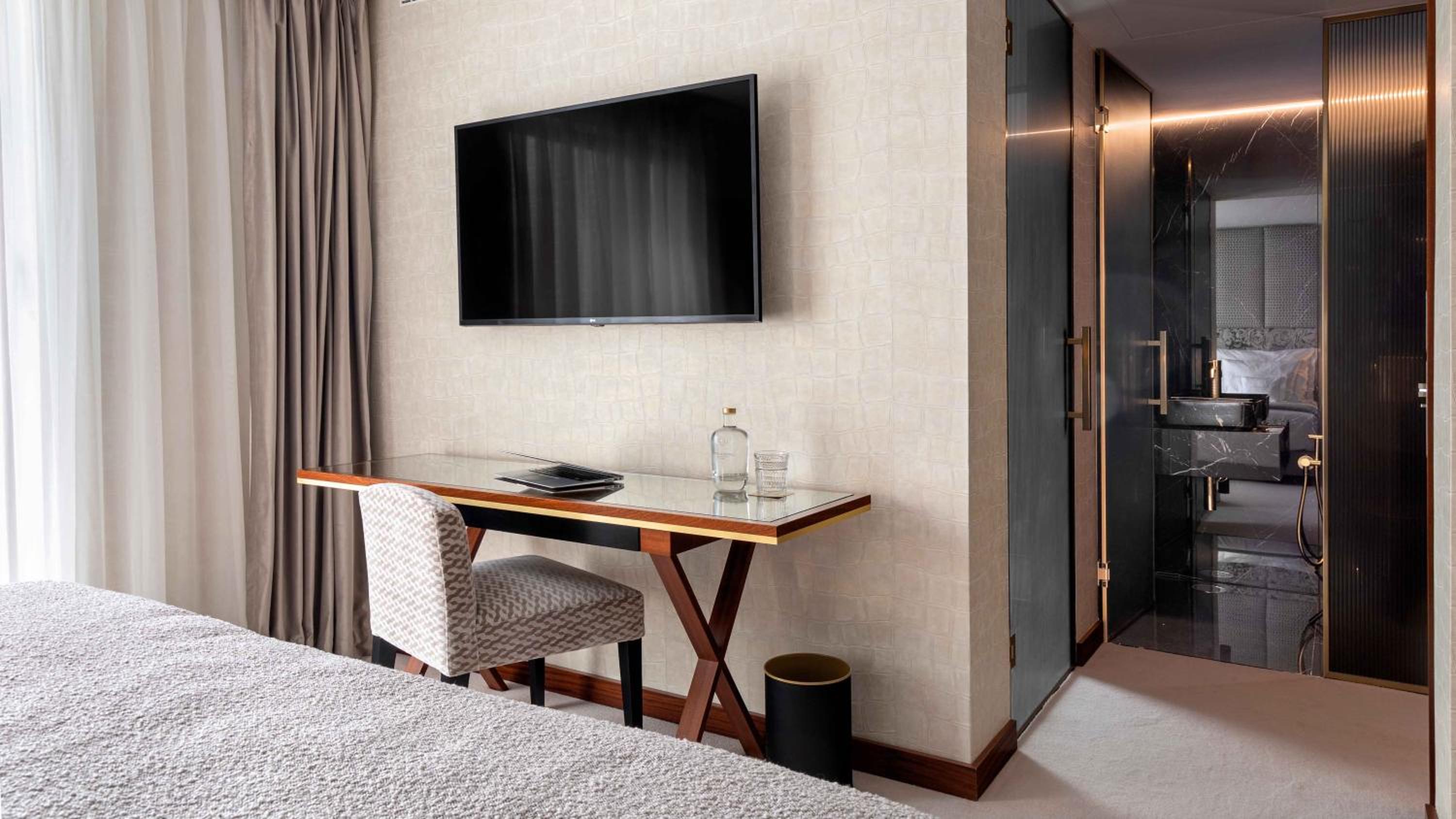 Available room thumbnail 5