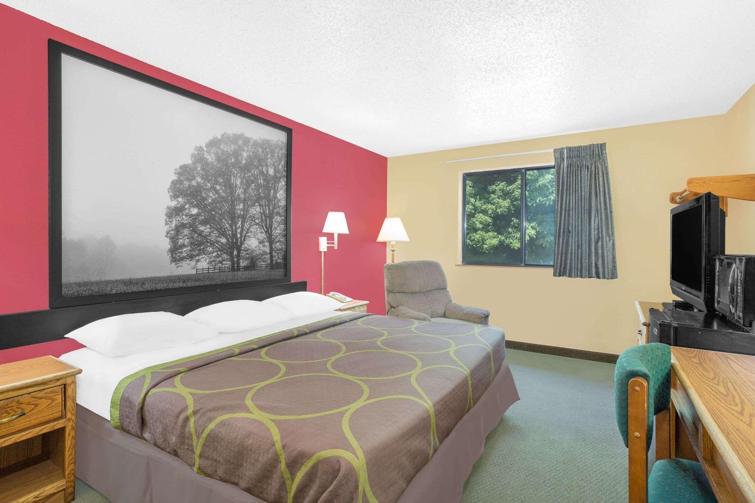 Standard King Room - Smoking - Photo 1