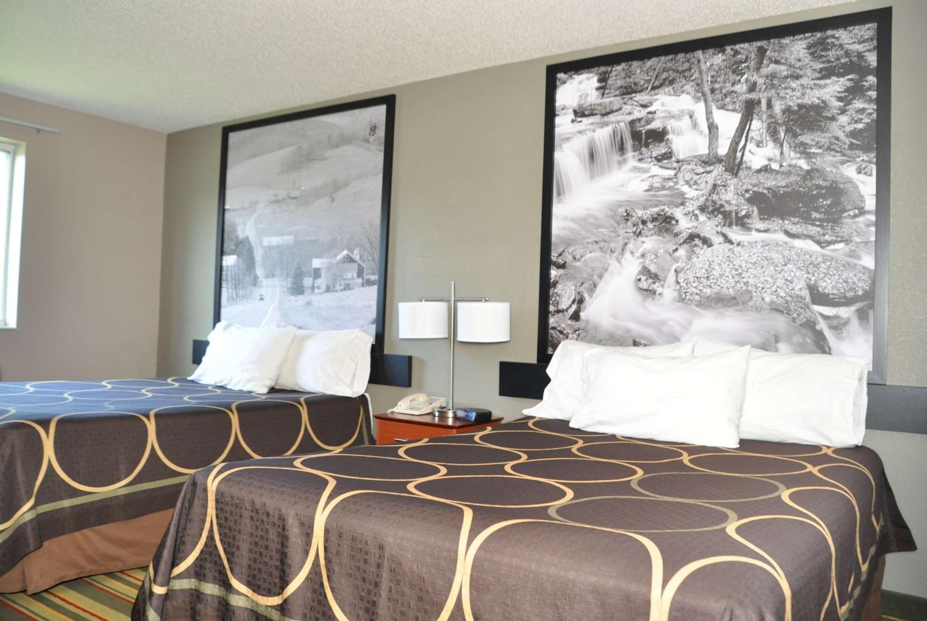 Queen Room with Two Queen Beds - Non-Smoking - Photo 1