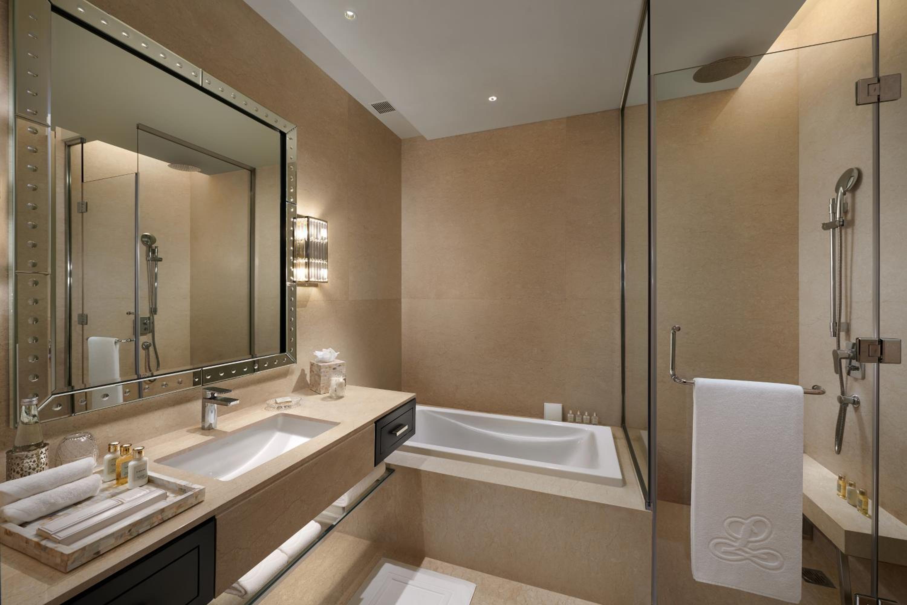 Premier Club Room - 15% Discount on Food & Beverages - 1000 Credit points for SPA per room per stay, Two way airport transfers and Club Lounge Access - Photo 4