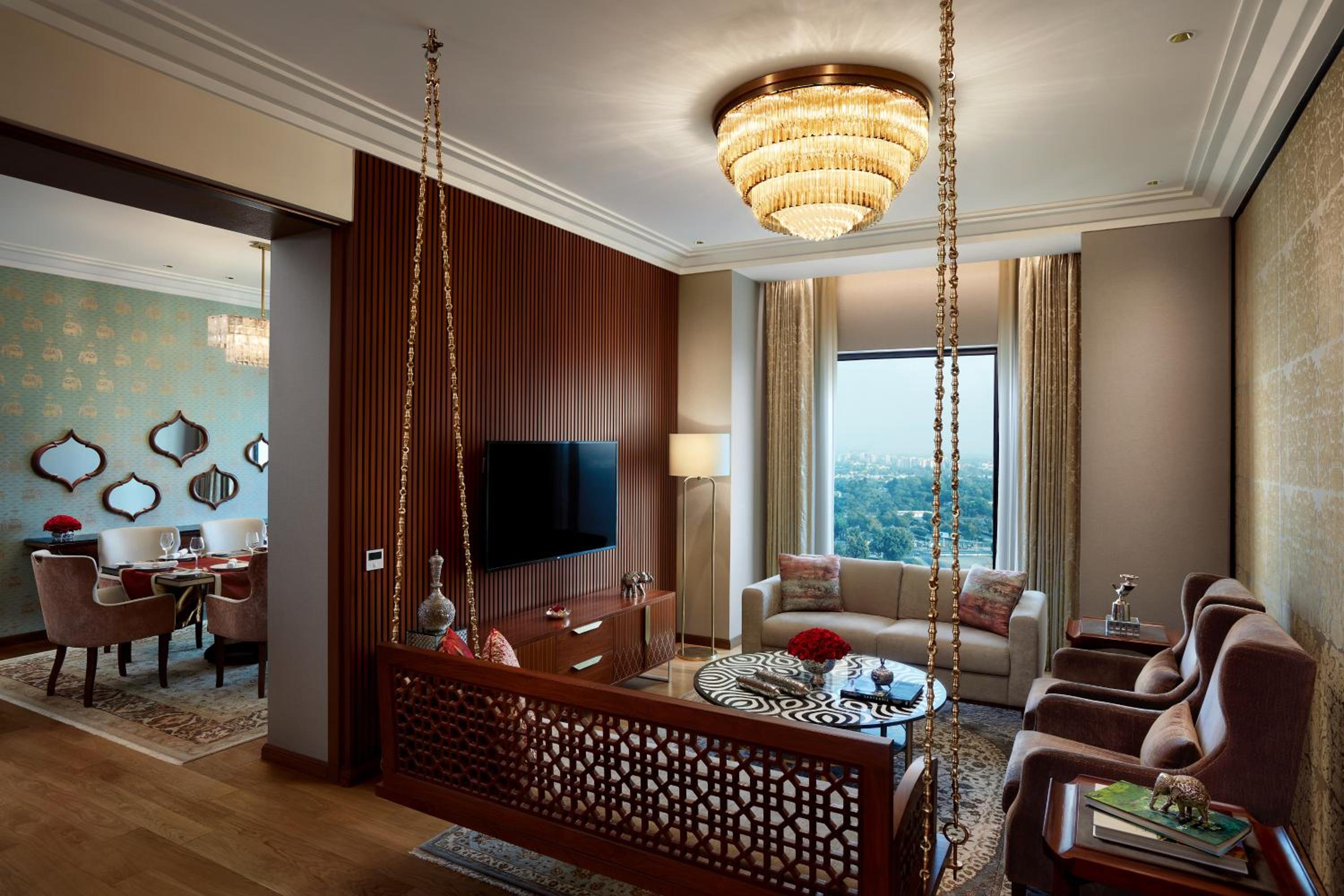 Presidential Suite - - 15% Discount on Food & Beverages - 1000 Credit points for SPA per room per stay, Two way airport transfers and Club Lounge Access