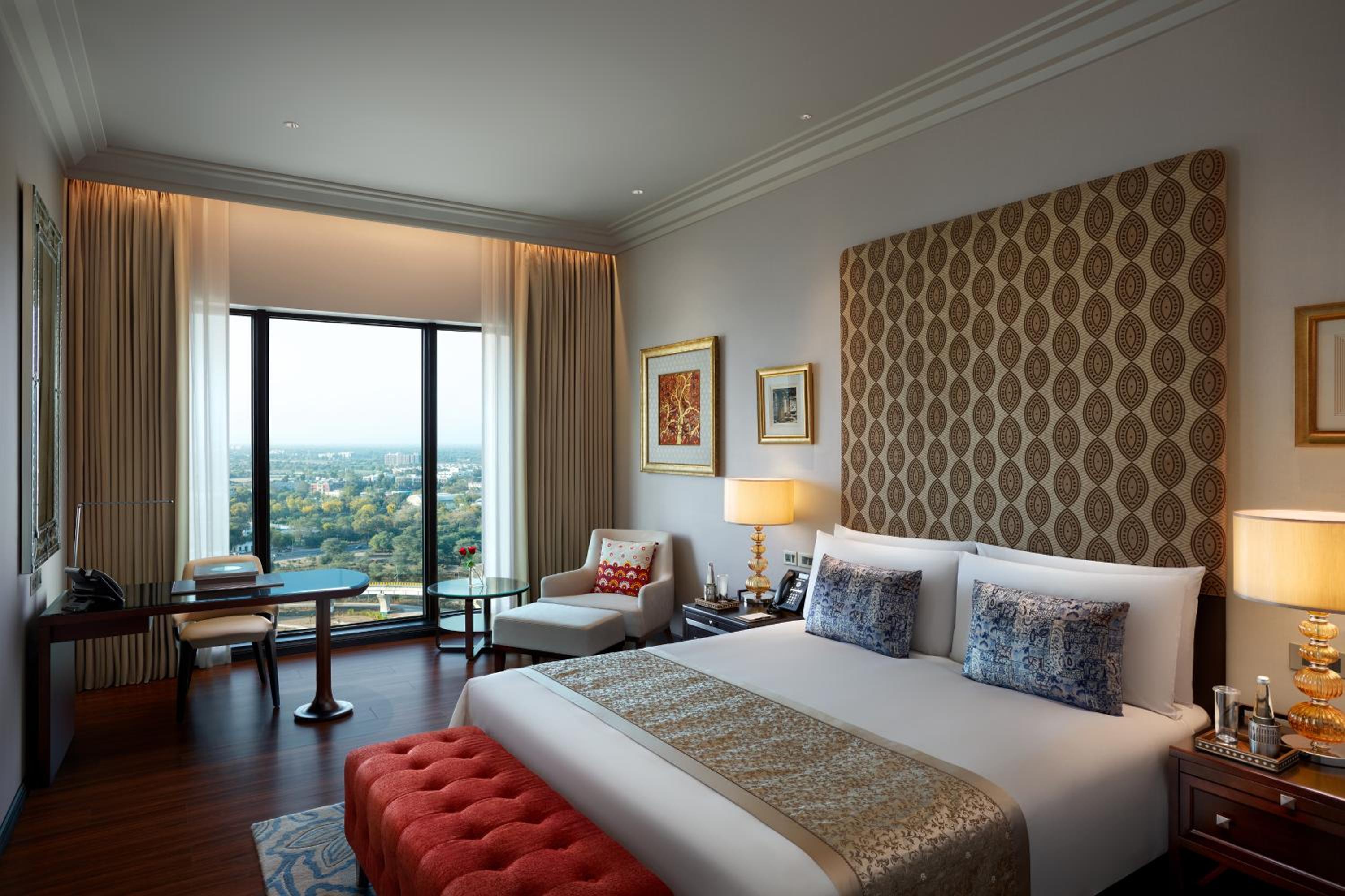 Premier Club Room - 15% Discount on Food & Beverages - 1000 Credit points for SPA per room per stay, Two way airport transfers and Club Lounge Access - Photo 5