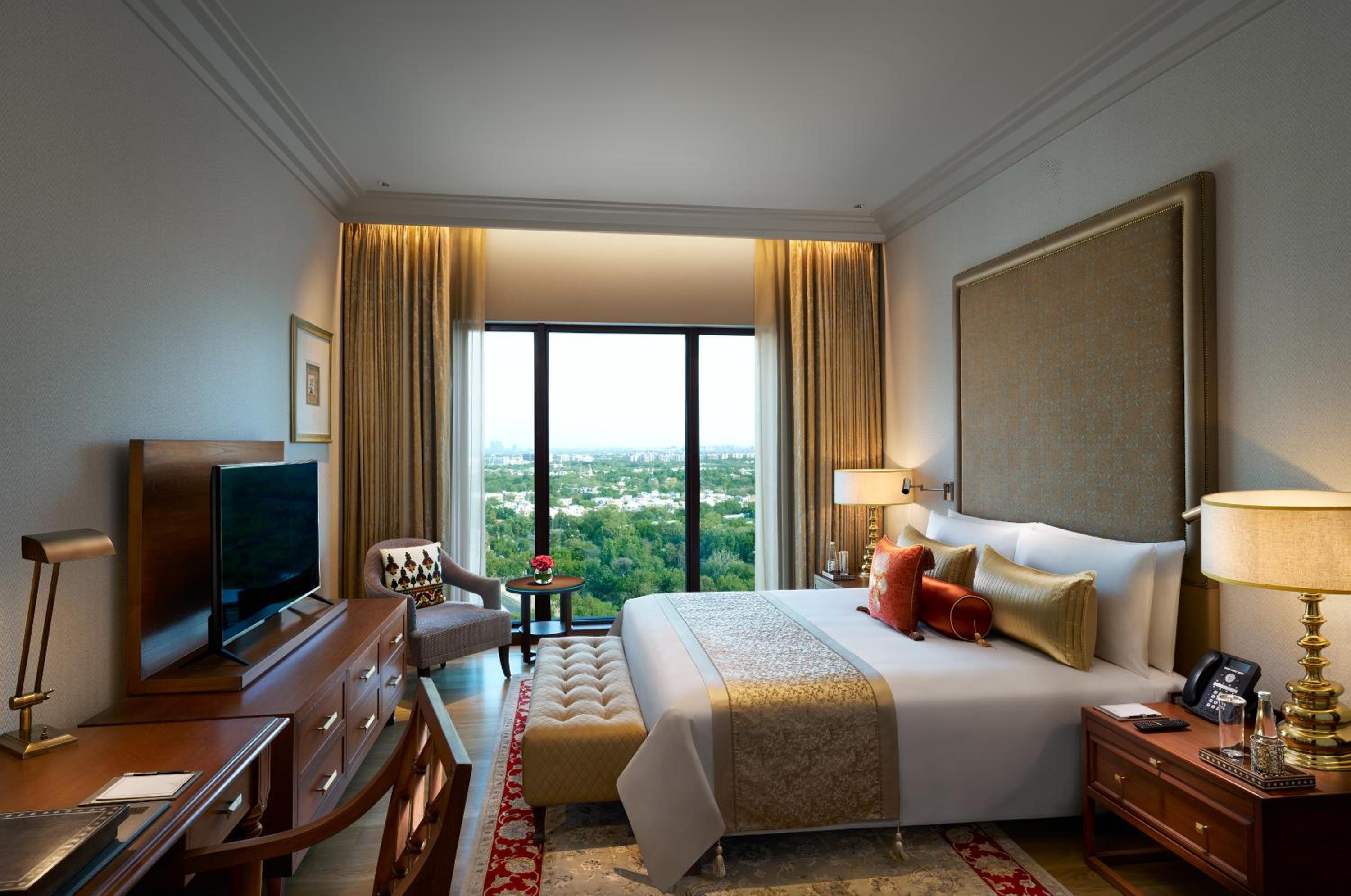 Presidential Suite – – 15% Discount on Food & Beverages – 1000 Credit points for SPA per room per stay, Two way airport transfers and Club Lounge Access Presidential Suite – – 15% Discount on Food & Beverages – 1000 Credit points for SPA per room per stay, Two way airport transfers and Club Lounge Access