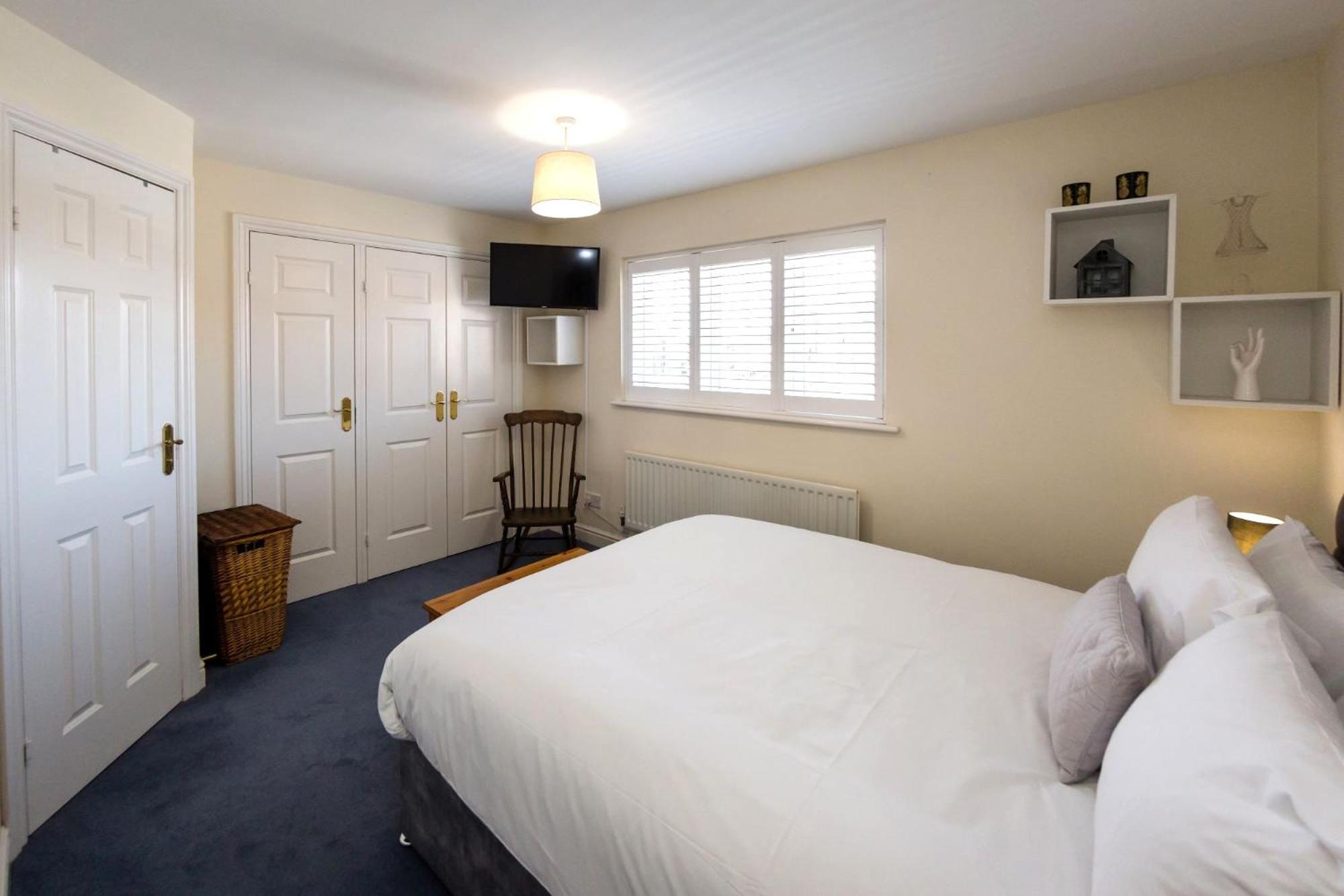 Three-Bedroom House photo 1