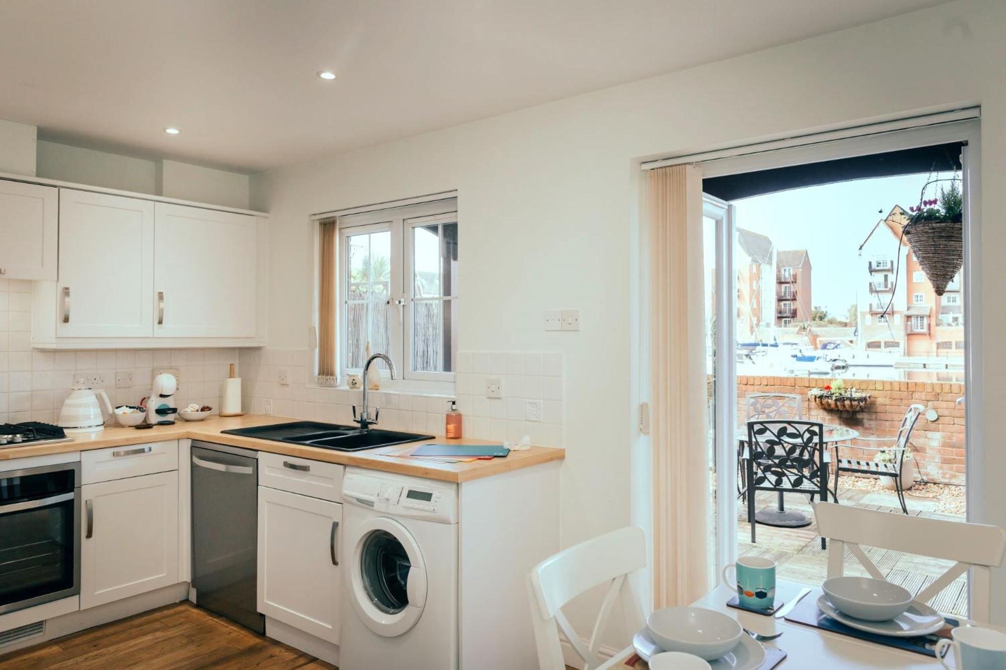 Three-Bedroom House photo 3