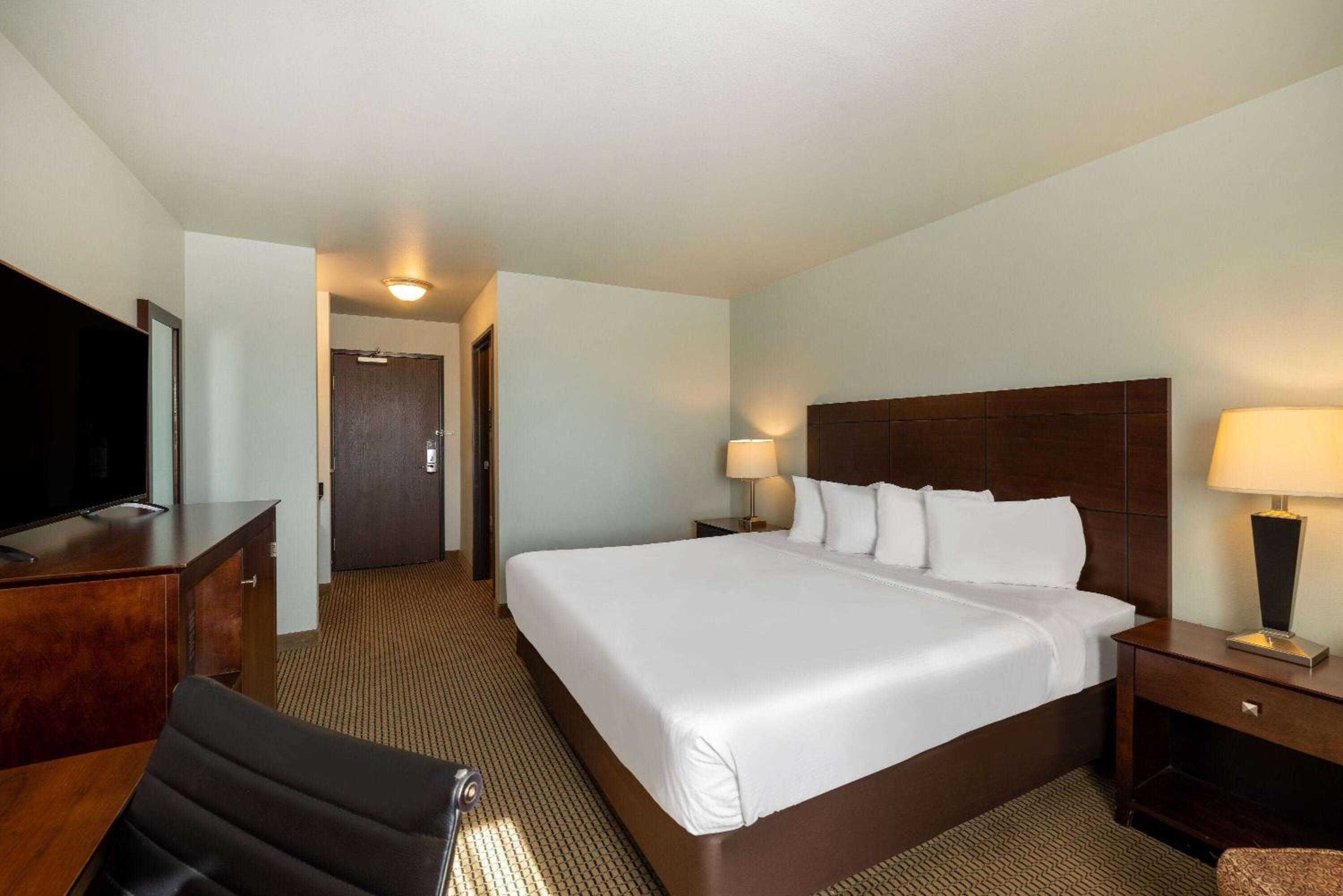 King Room - Non-Smoking photo 1