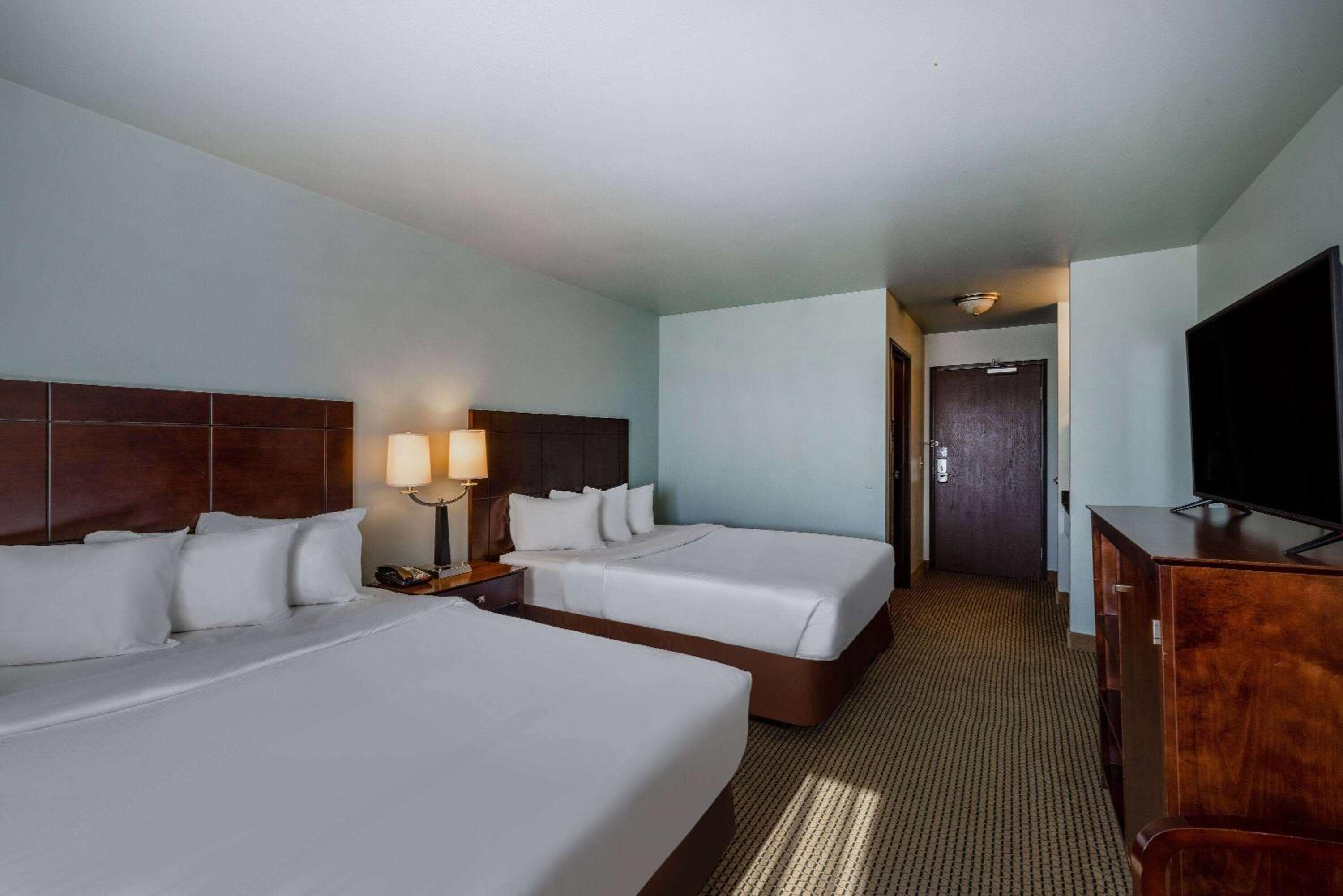 Queen Room with Two Queen Beds - Non-Smoking photo 1