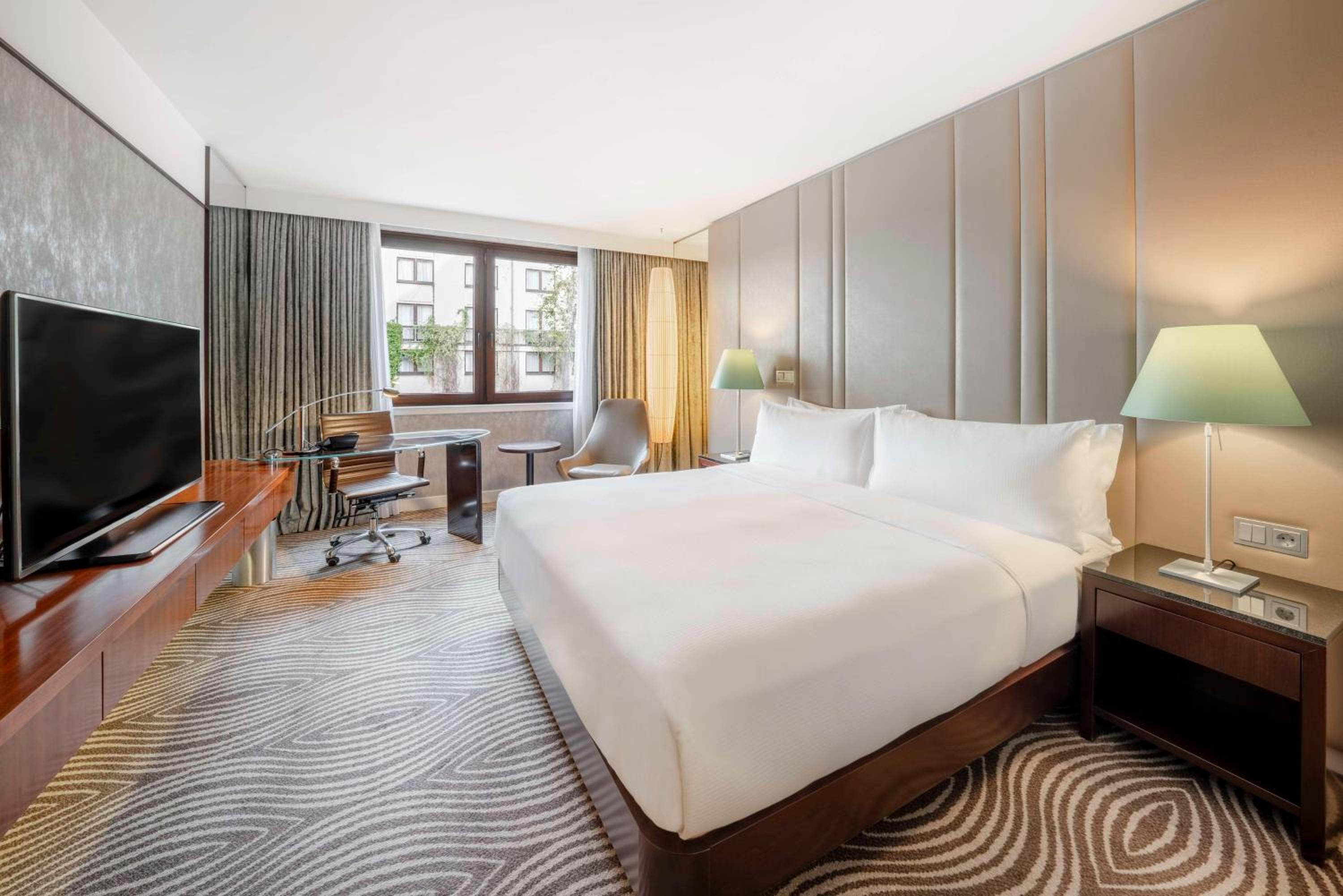 King Room with Courtyard View