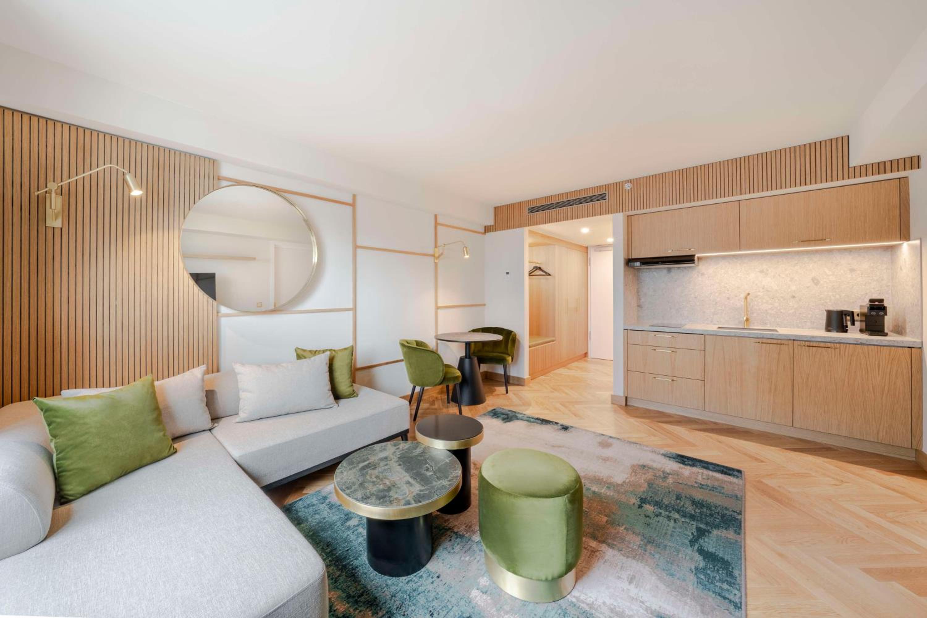 One-Bedroom King Residence thumbnail 5