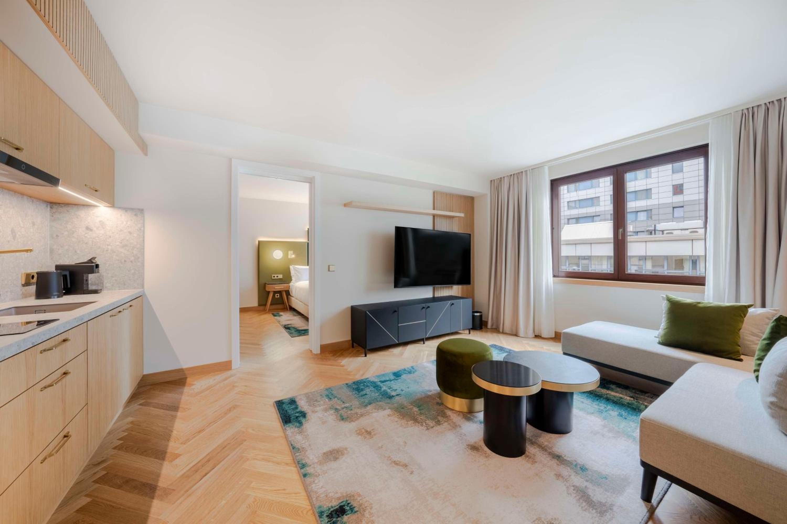One-Bedroom King Residence thumbnail 6
