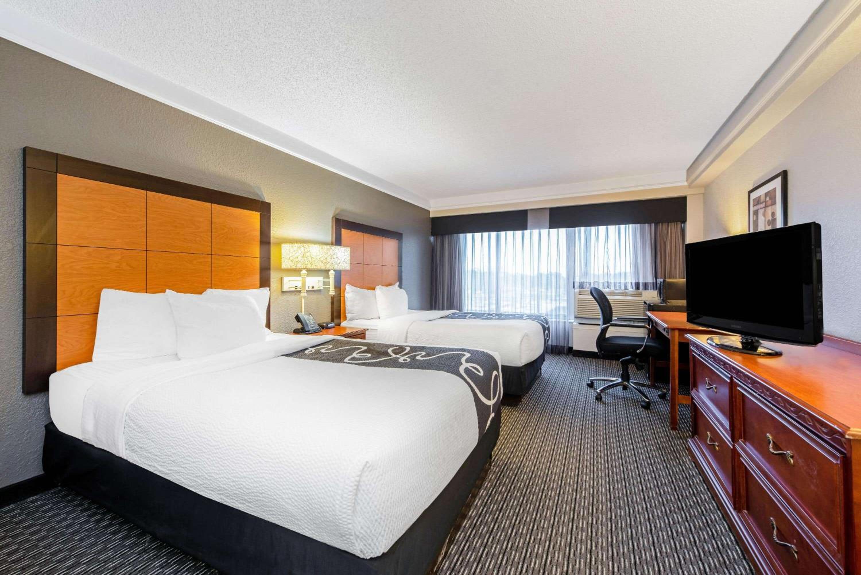 Double Room with Two Double Beds - Photo 3