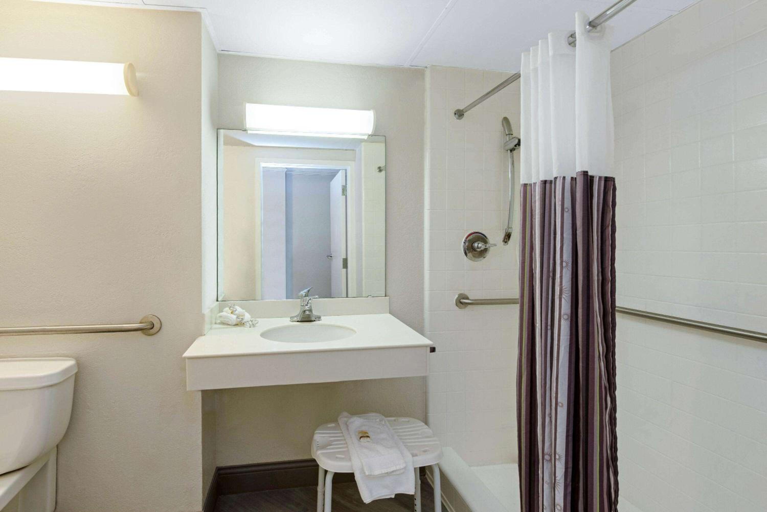 Double Room with Two Double Beds - Photo 5