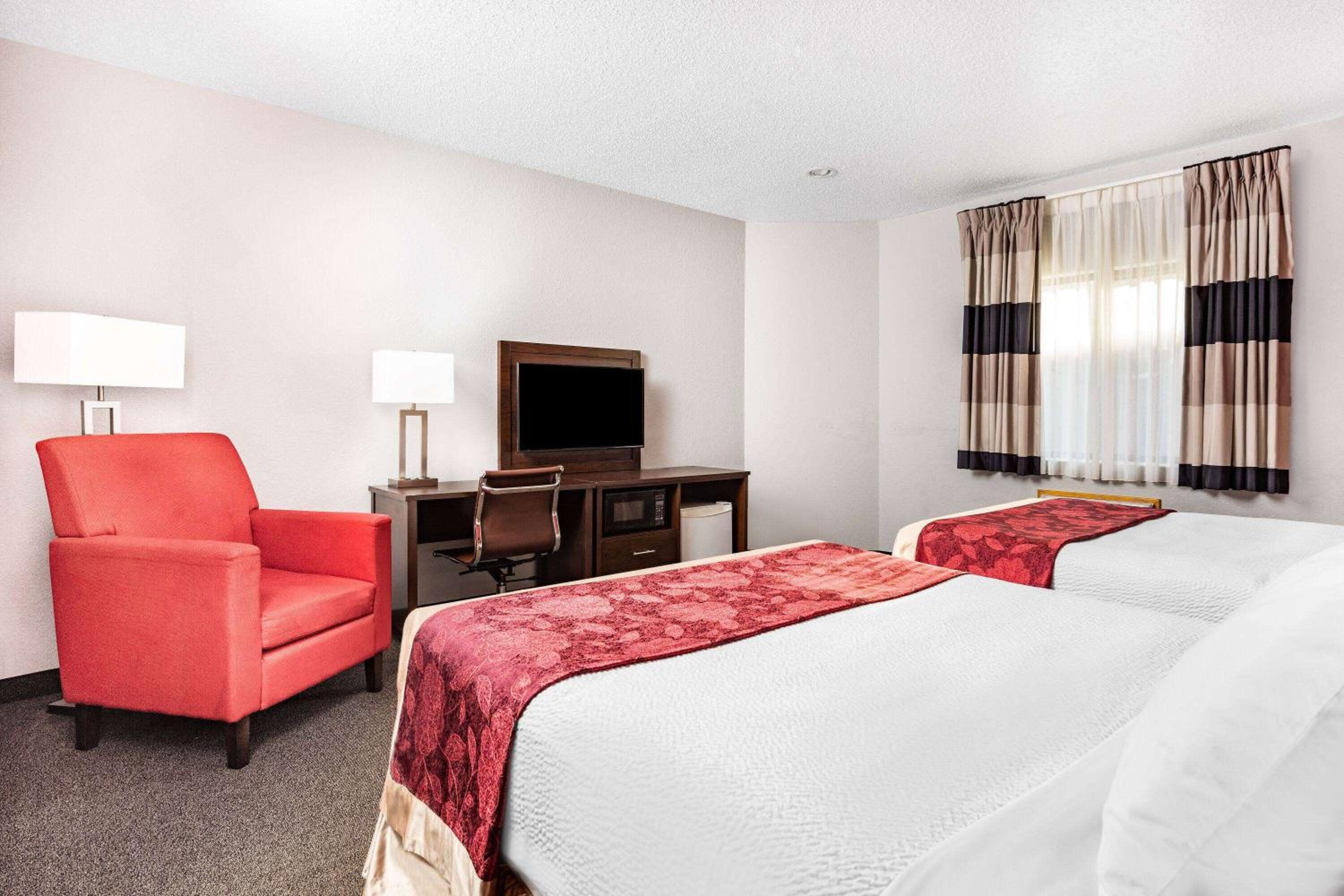 Queen Room with Two Queen Beds and Pool View - Non-Smoking photo 1