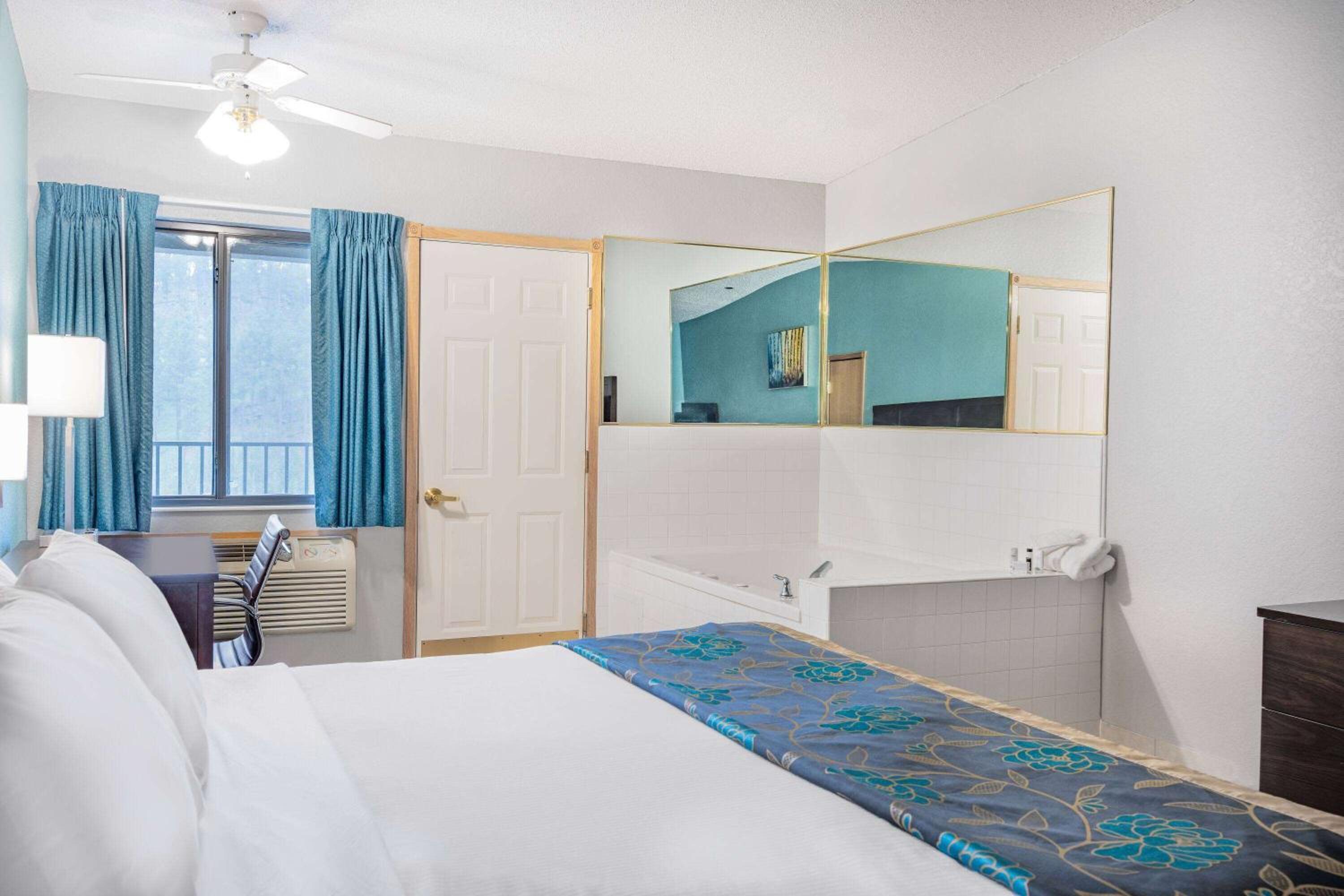 Studio Suite with King Bed  - Non-Smoking - Photo 1