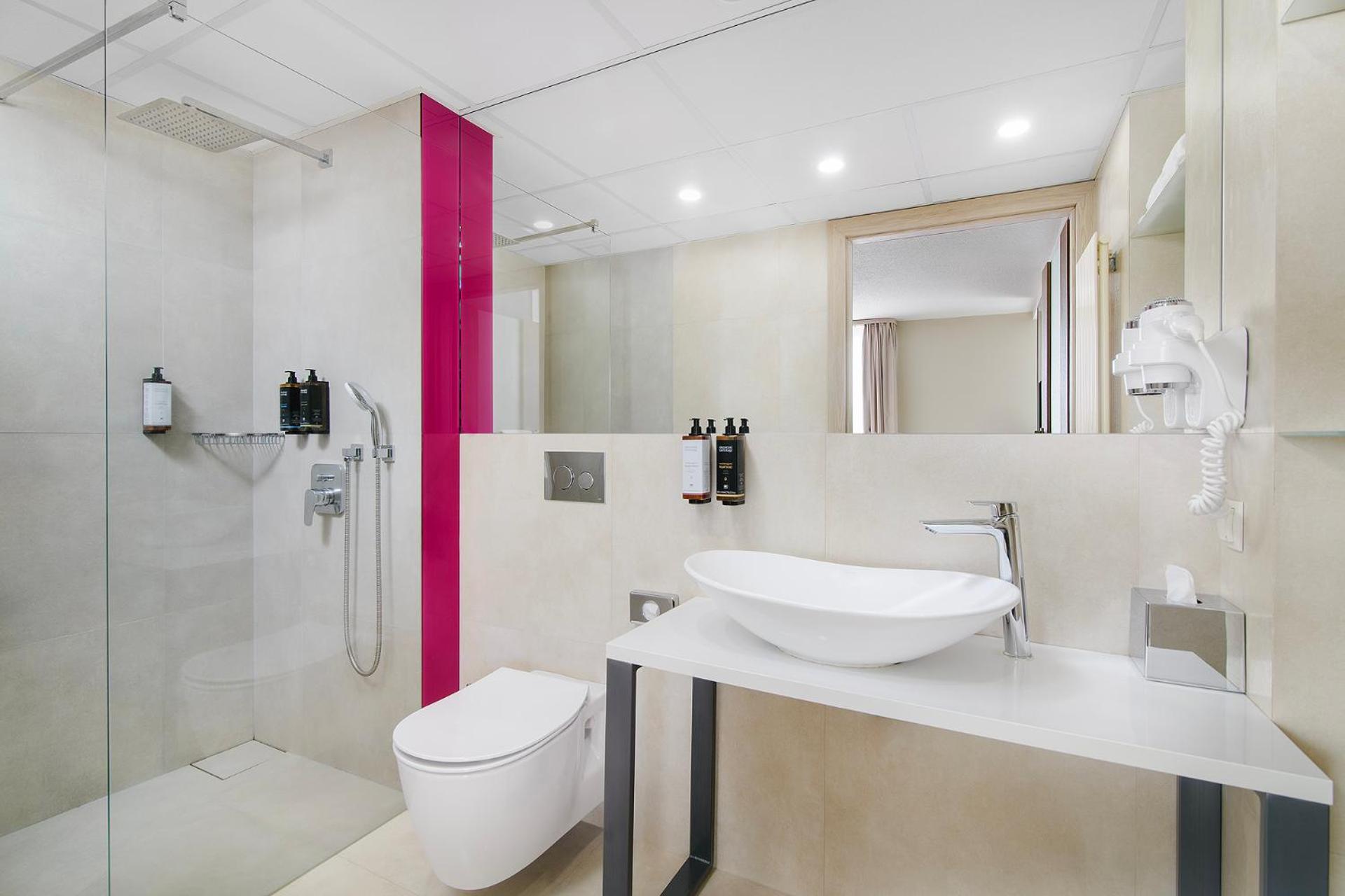 Suite with One Double Bed and Sofa - Photo 8