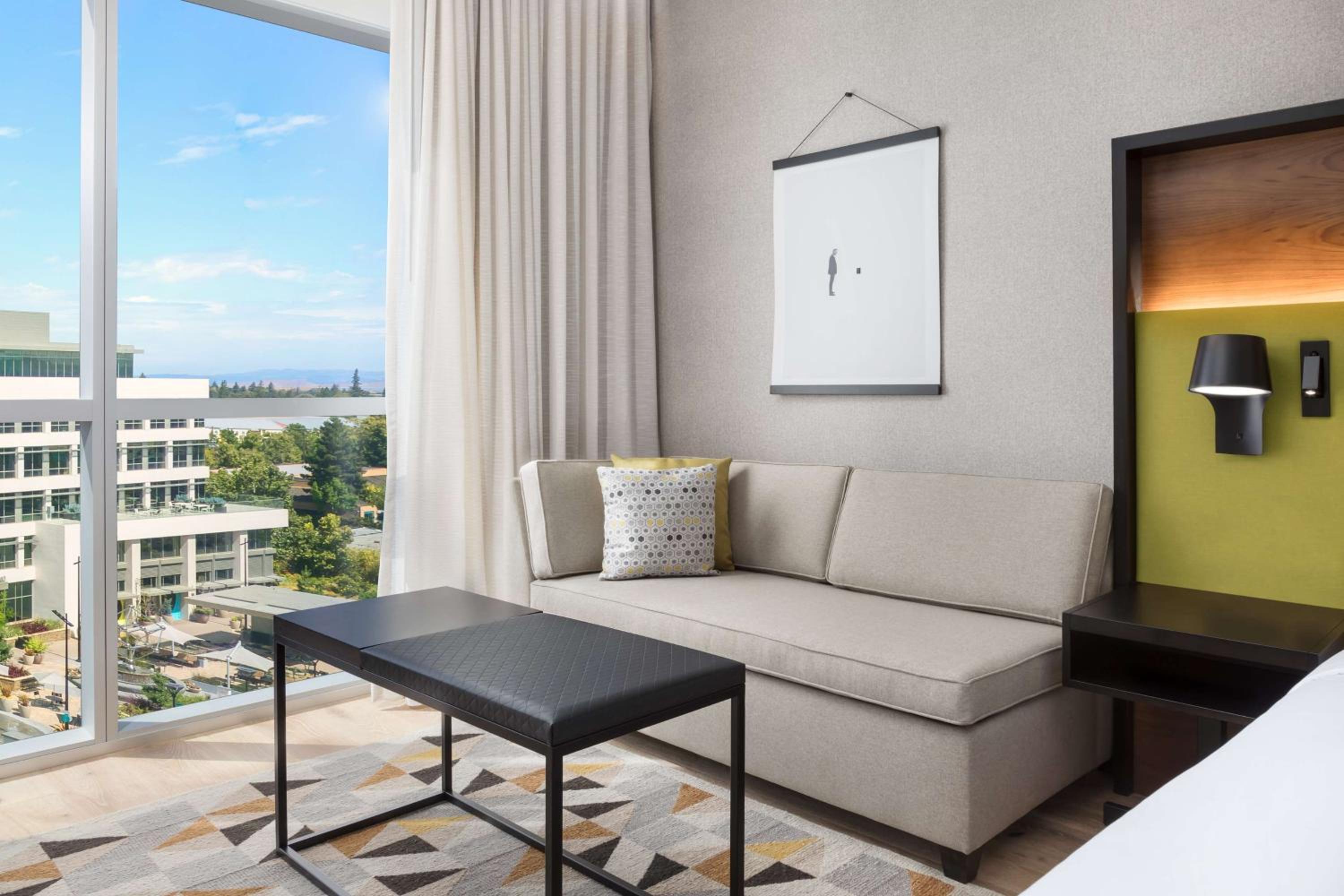 King Room with Sofa Bed - Photo 4