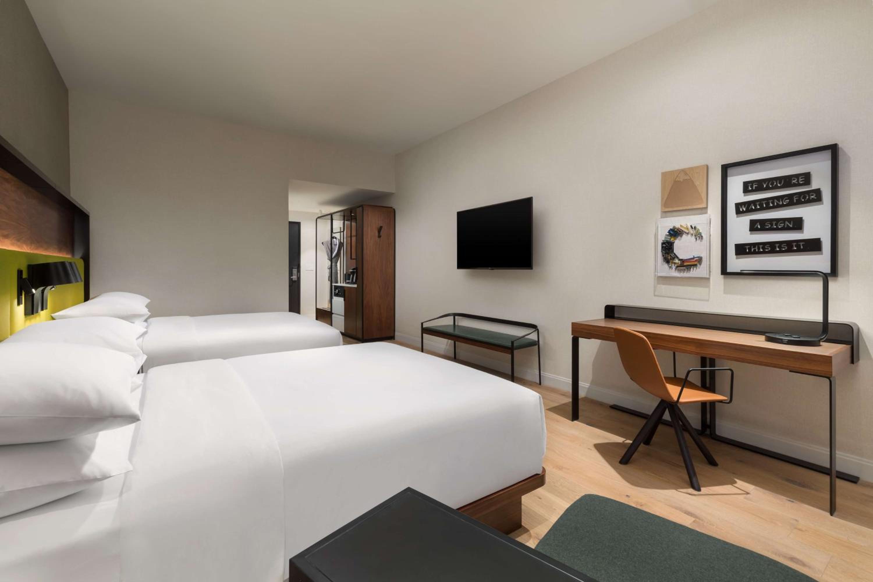 Queen Room with Two Queen Beds - Photo 2