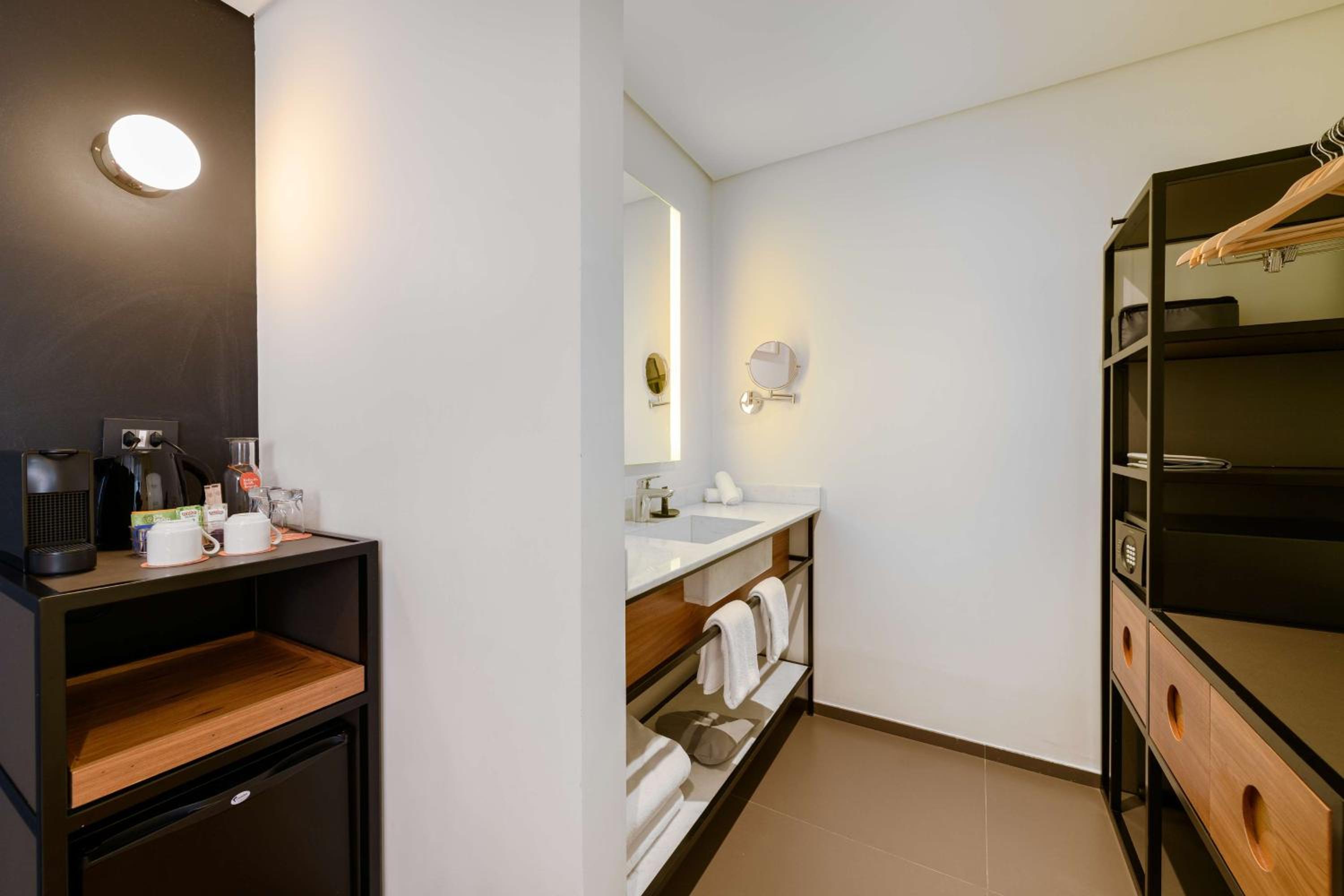 Double Room with Two Double Beds - Photo 2