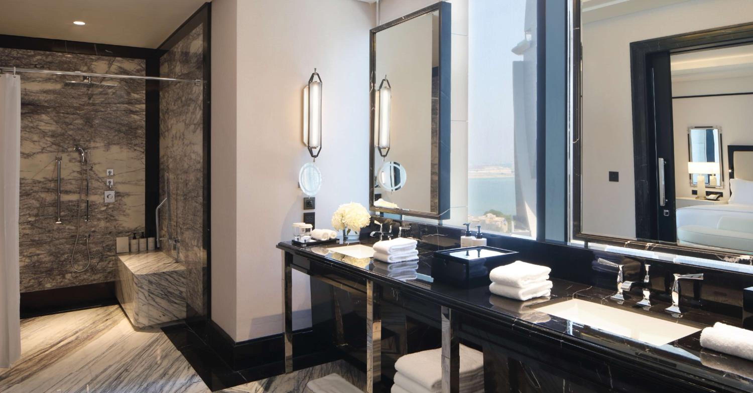 Deluxe King Room - Mobility Access - Photo 2