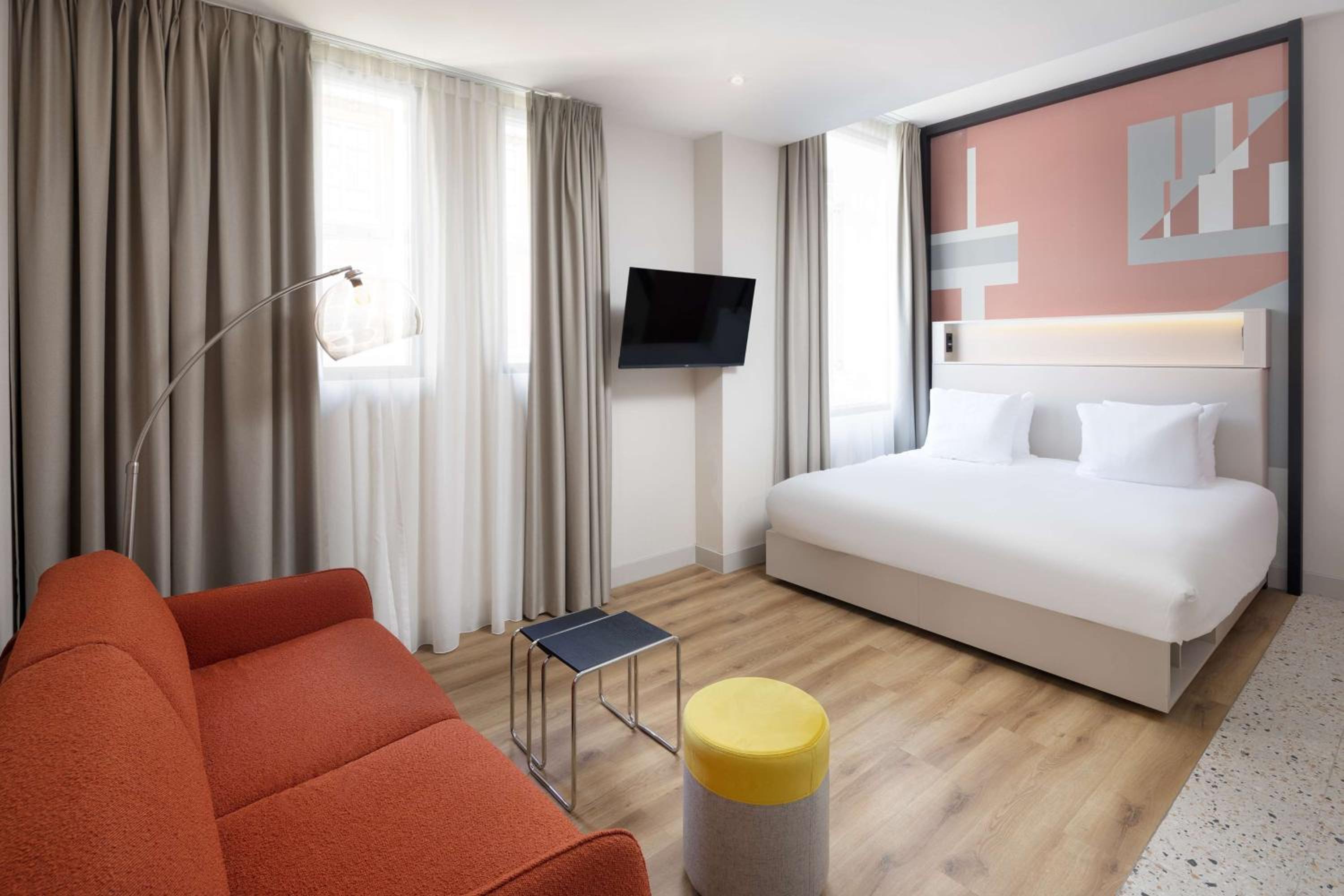 King Room with Sofa Bed - Photo 6