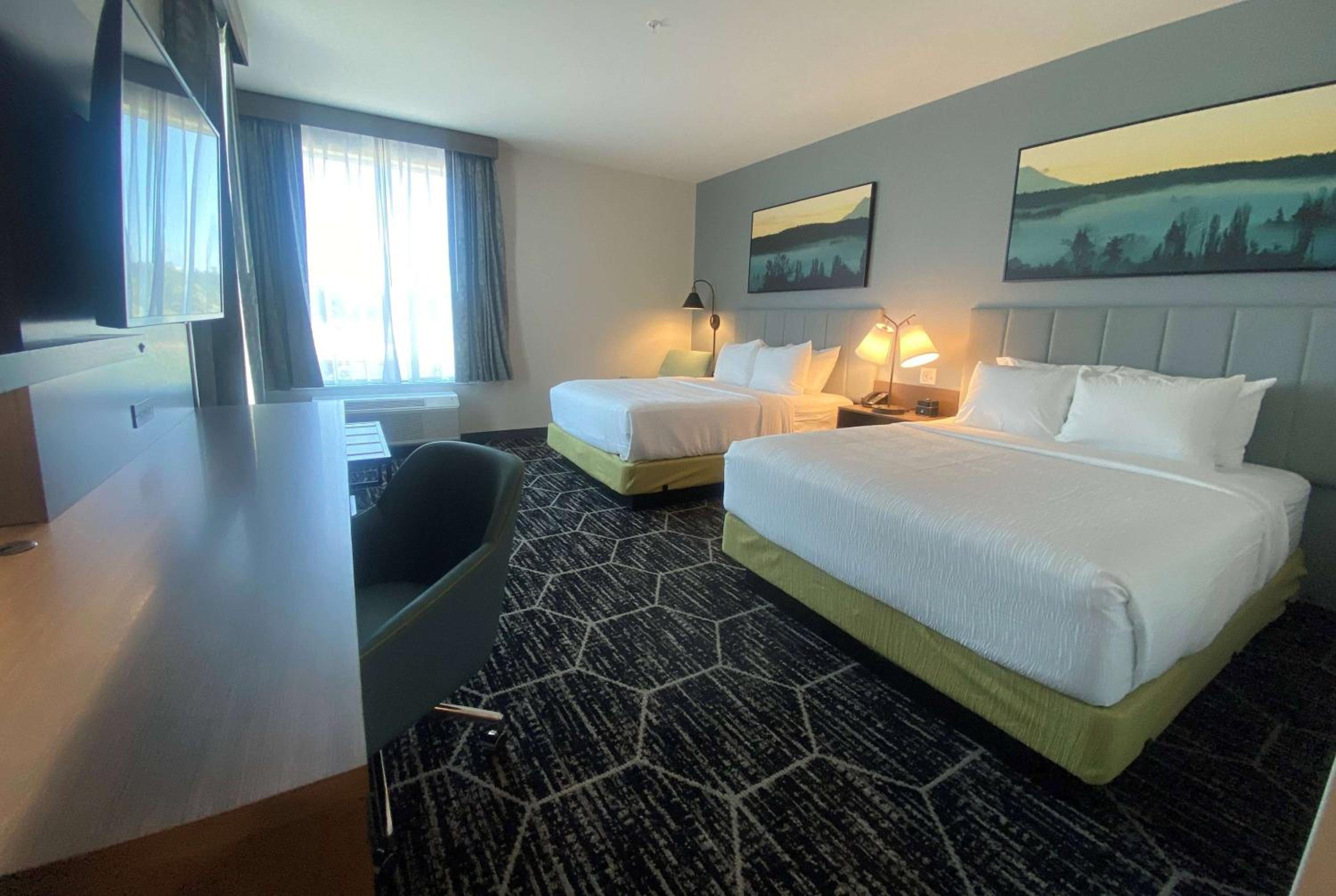 Queen Room with Two Queen Beds - Non-Smoking - Photo 1