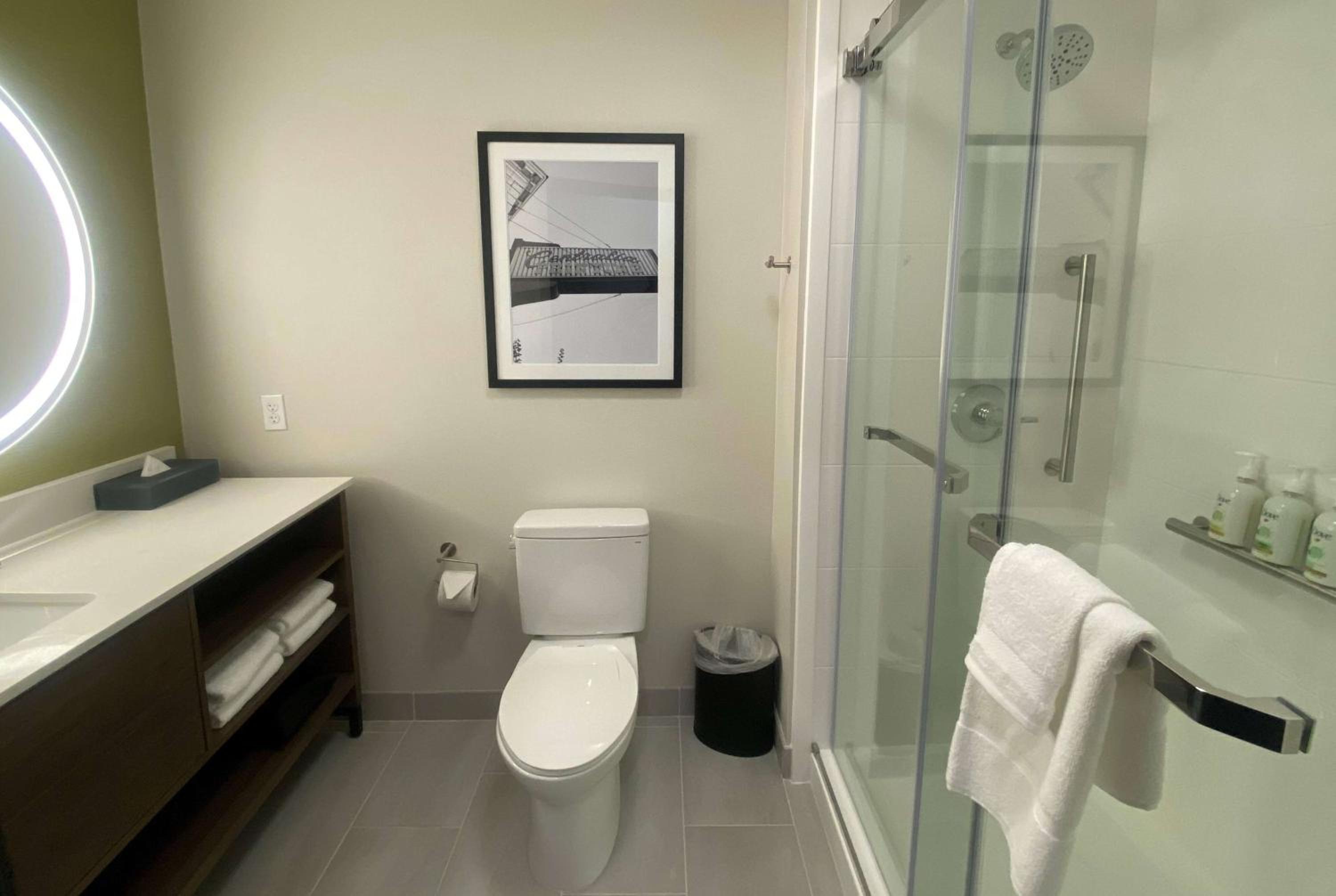 King Room - Non-Smoking - Photo 3