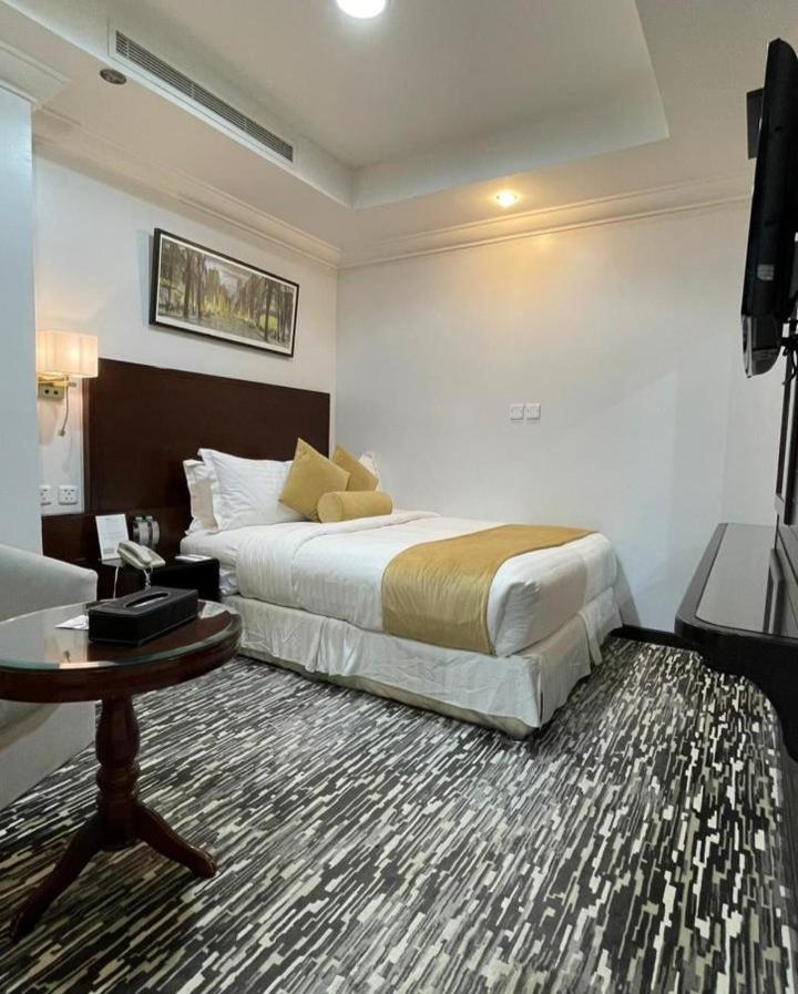 Small Double Room - Photo 12