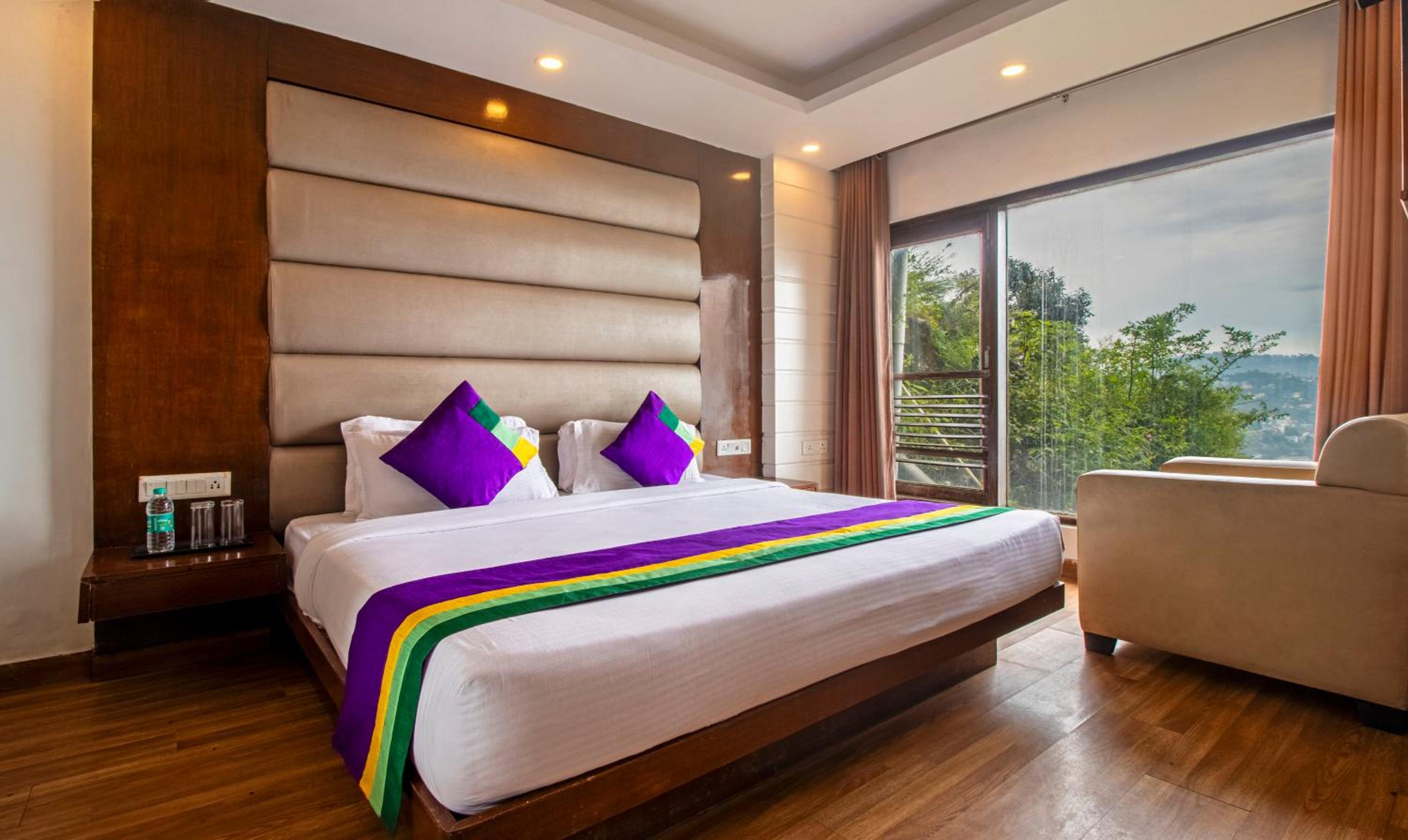 Spacious Premium Room With Valley View
